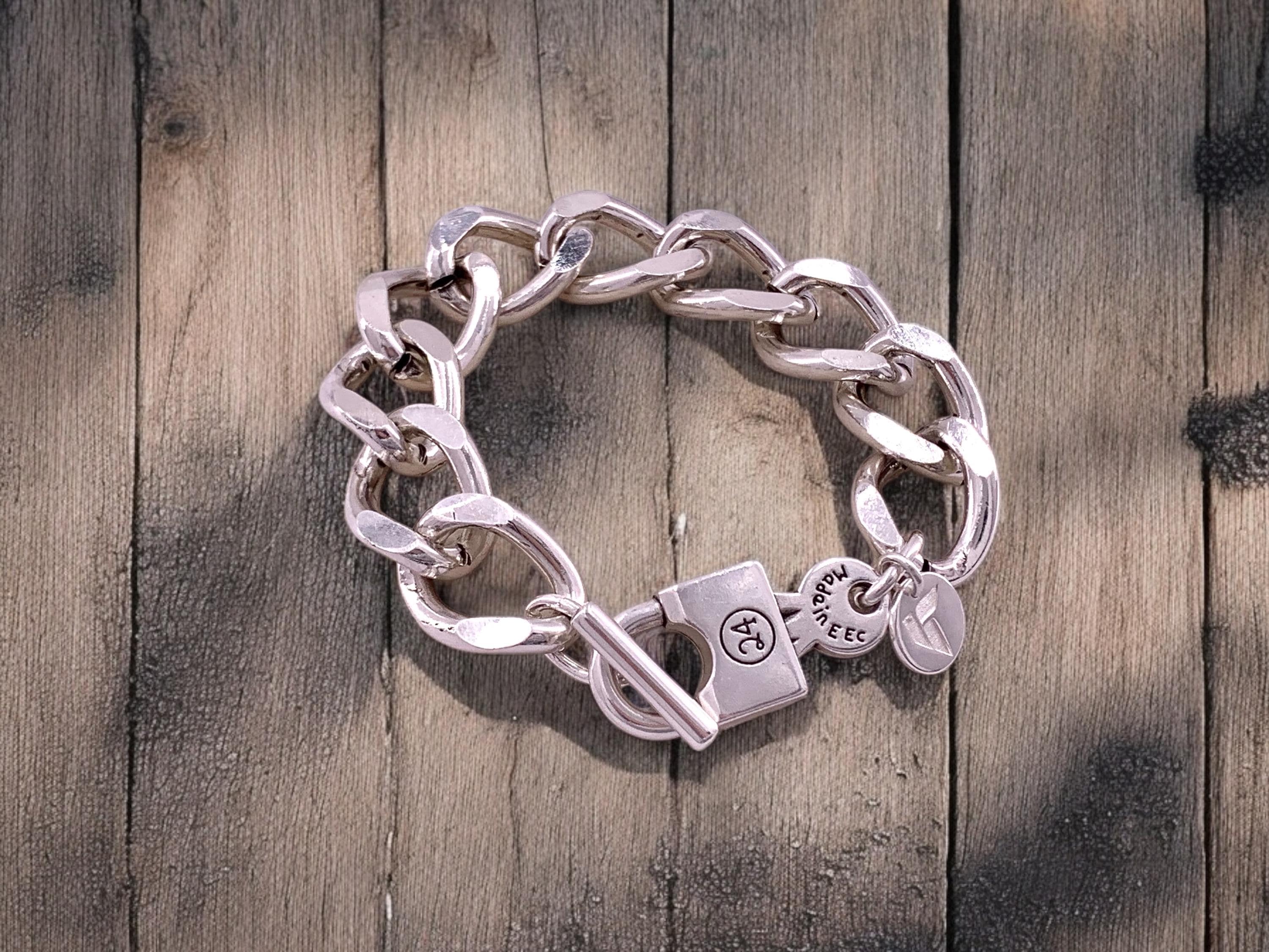 Chunky Padlock Bracelet – Oversized Cuban Link Chain in Silver – Edgy Curb Cuff for Women - uno de 50 style - Sculptural brutalist jewelry