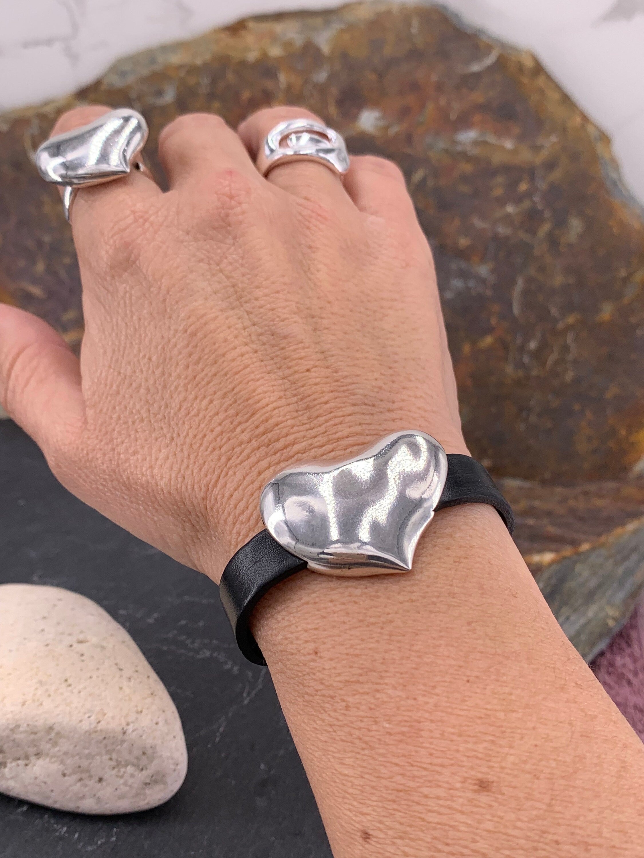 chunky silver heart leather bracelet, women leather cuf bracelet, silver bracelet, statement heart bracelet, heart bracelet, gift for her