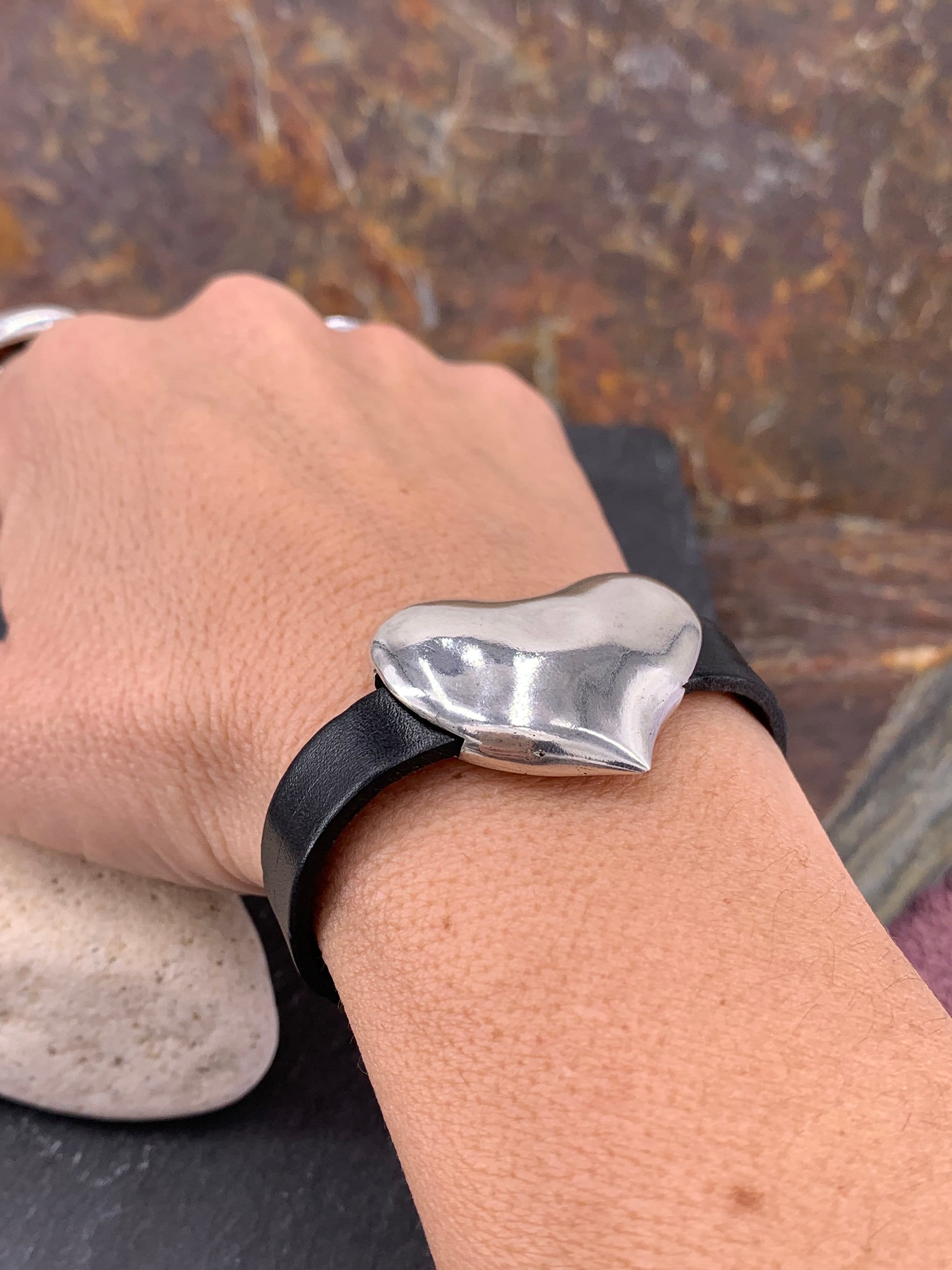 chunky silver heart leather bracelet, women leather cuf bracelet, silver bracelet, statement heart bracelet, heart bracelet, gift for her