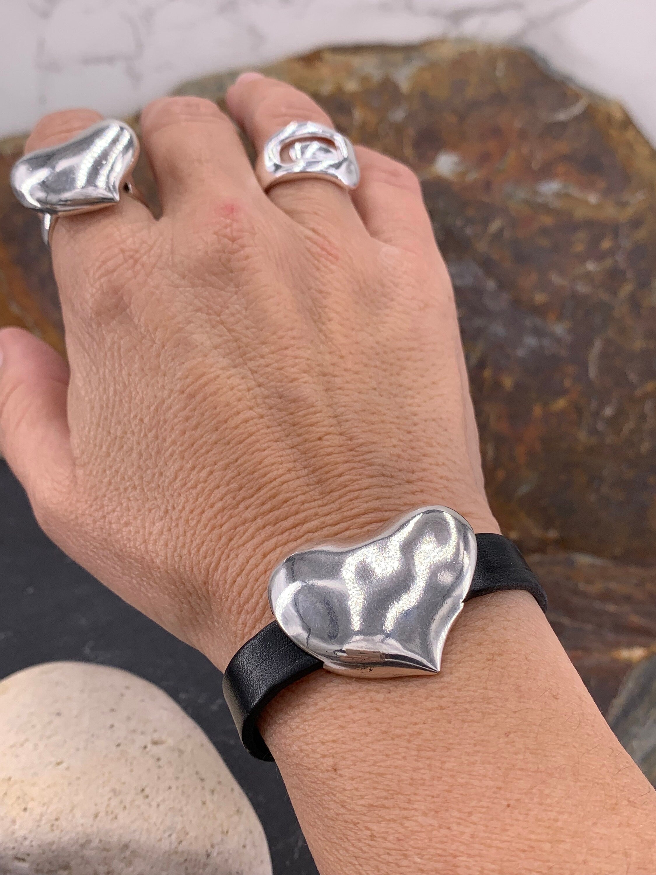 chunky silver heart leather bracelet, women leather cuf bracelet, silver bracelet, statement heart bracelet, heart bracelet, gift for her