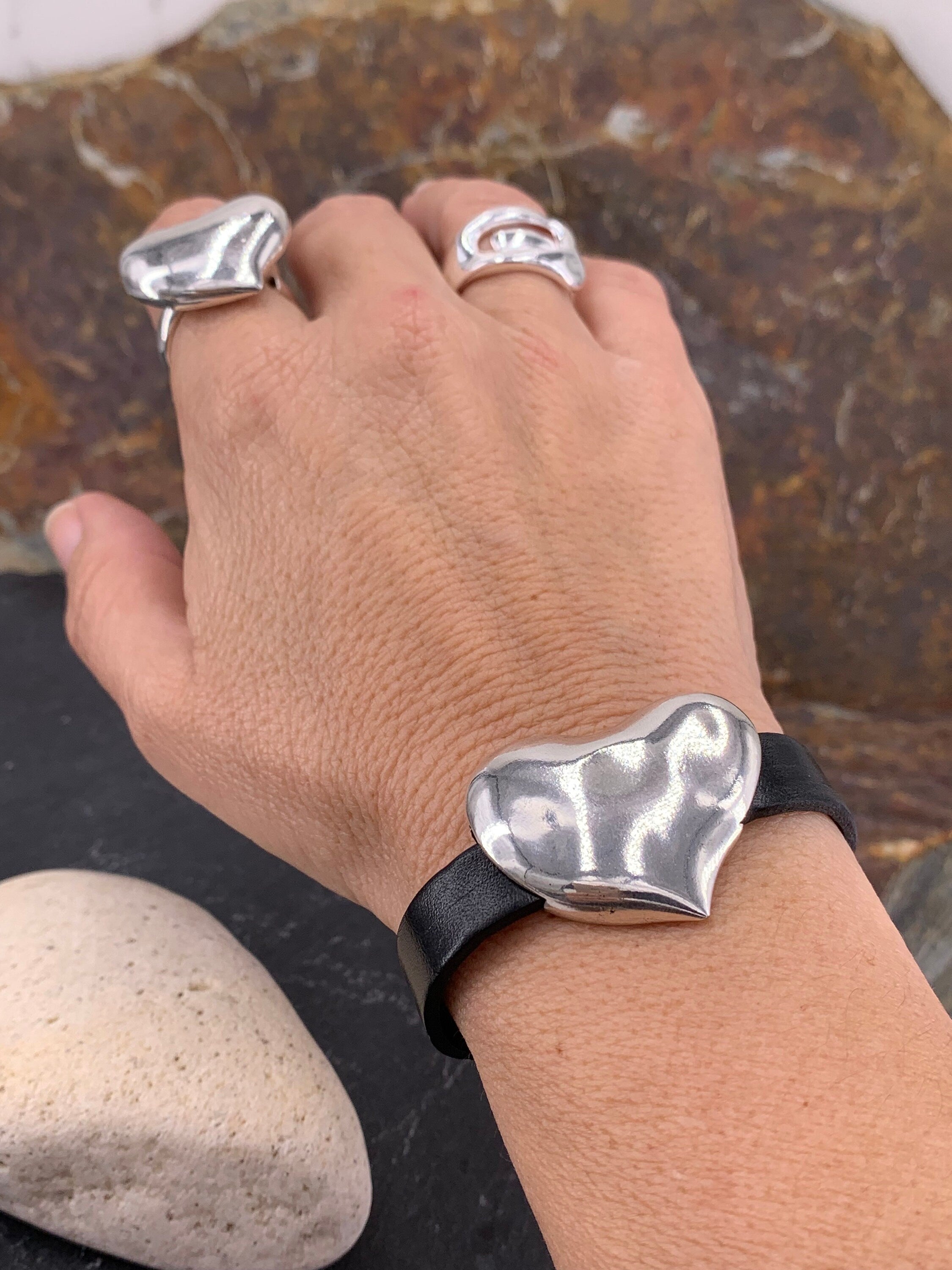 chunky silver heart leather bracelet, women leather cuf bracelet, silver bracelet, statement heart bracelet, heart bracelet, gift for her