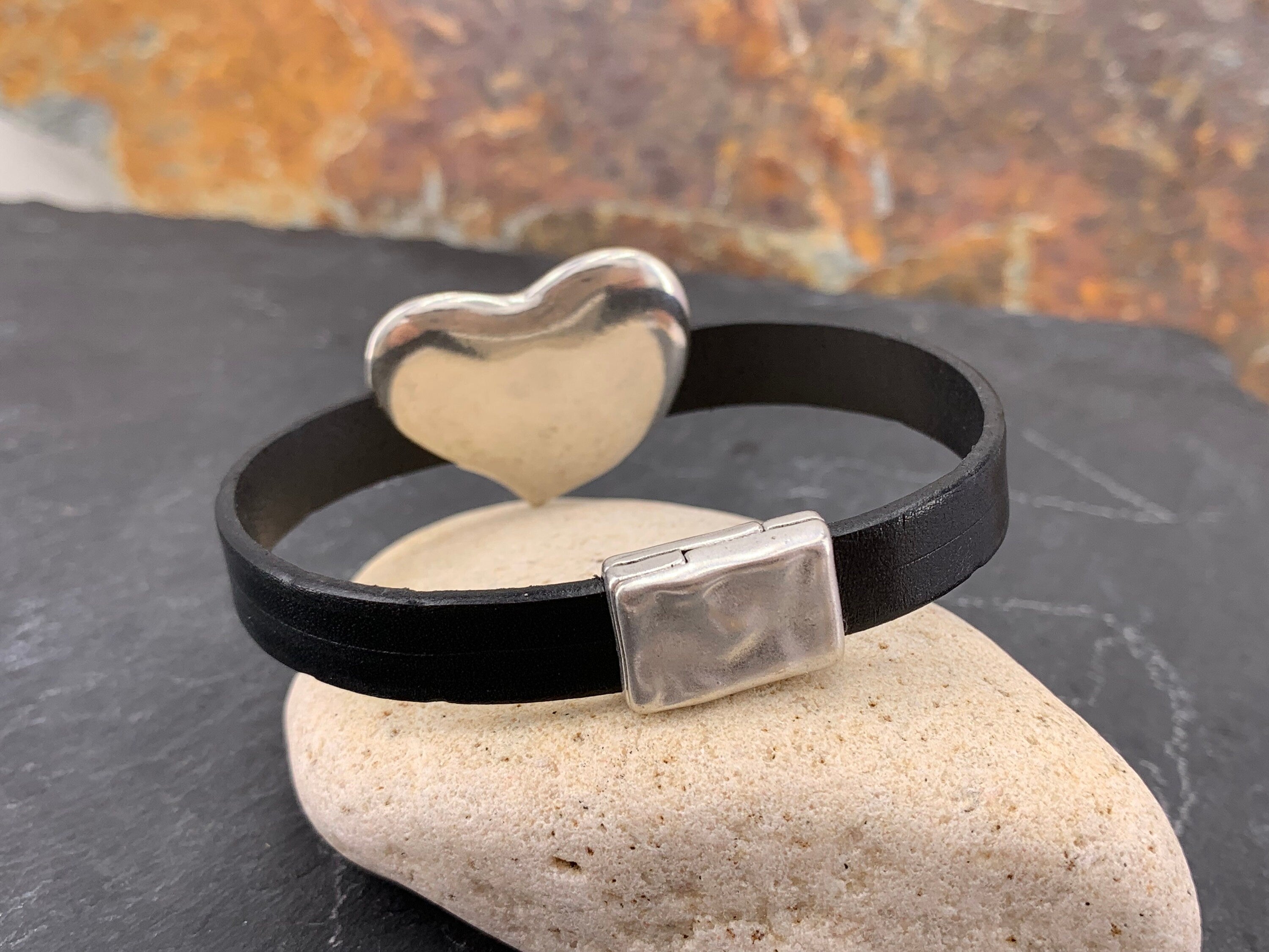 chunky silver heart leather bracelet, women leather cuf bracelet, silver bracelet, statement heart bracelet, heart bracelet, gift for her