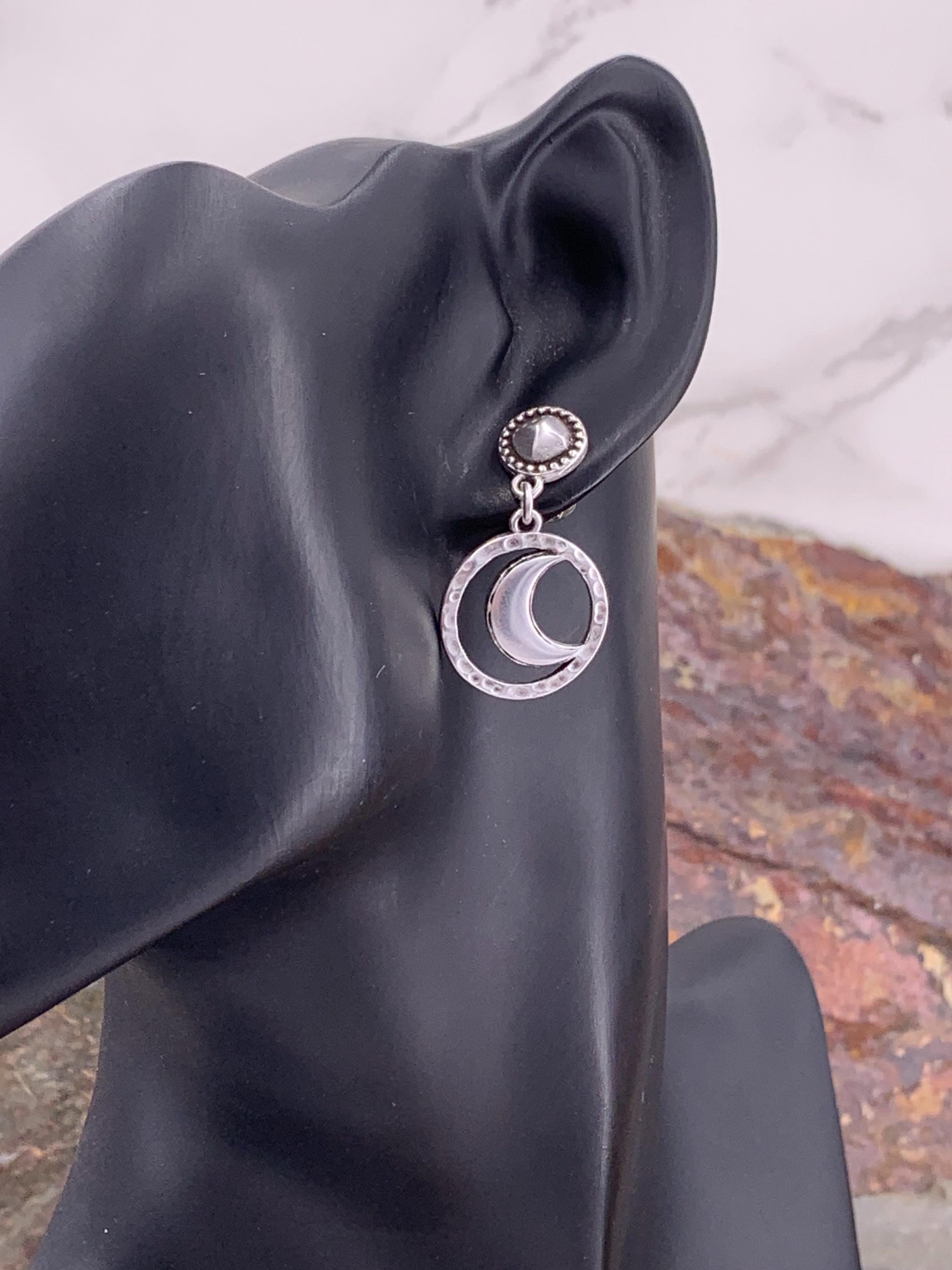 Moon silver dropped earring, carved moon earrings, silver tribal earrings, engraved drop earrings, bohemian earrings, uno de 50 style,
