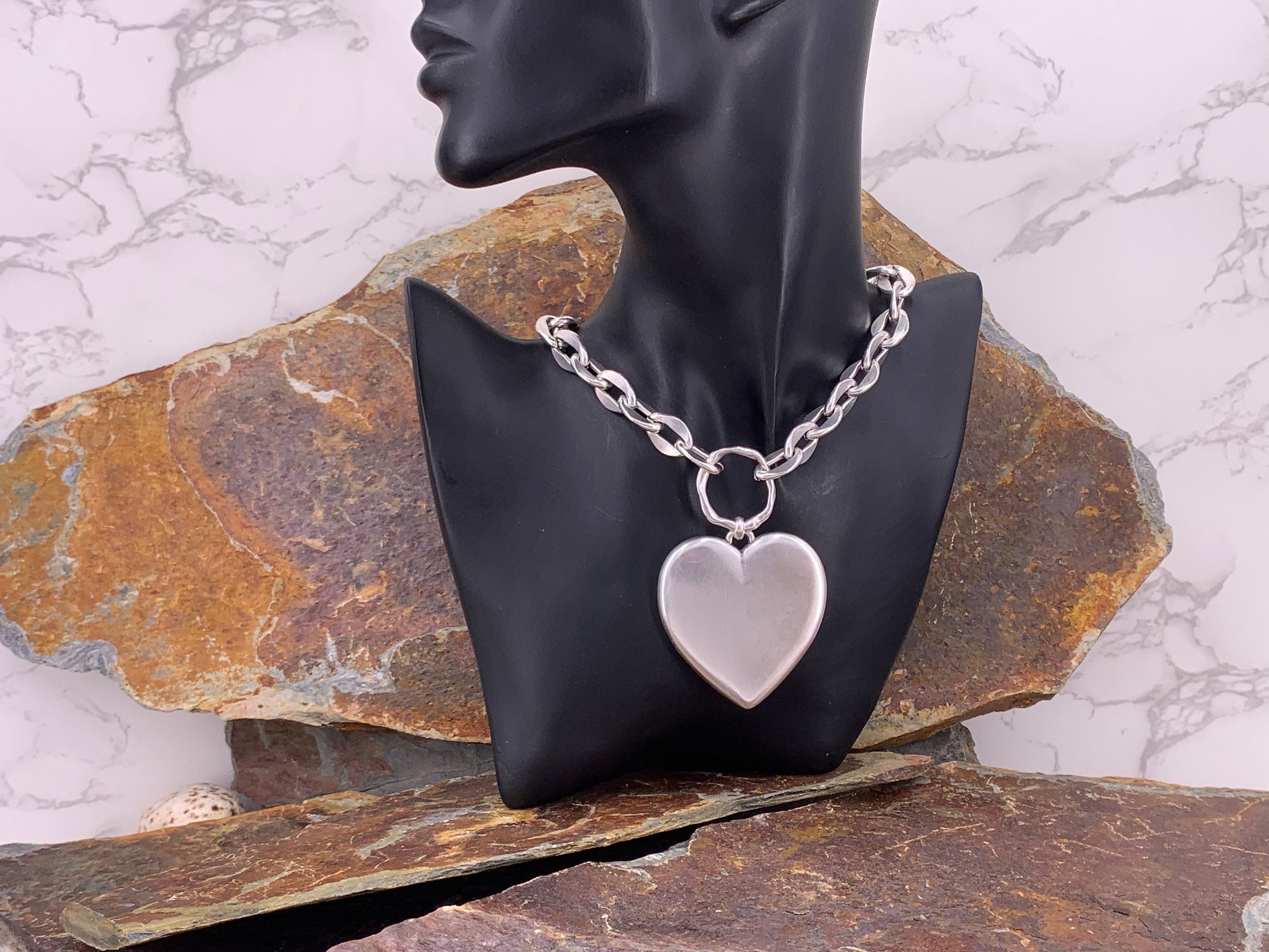 Spectacular chunky silver chain necklace and large heart pendant, silver heavy necklace, special oversize chain necklace, uno de 50 style,