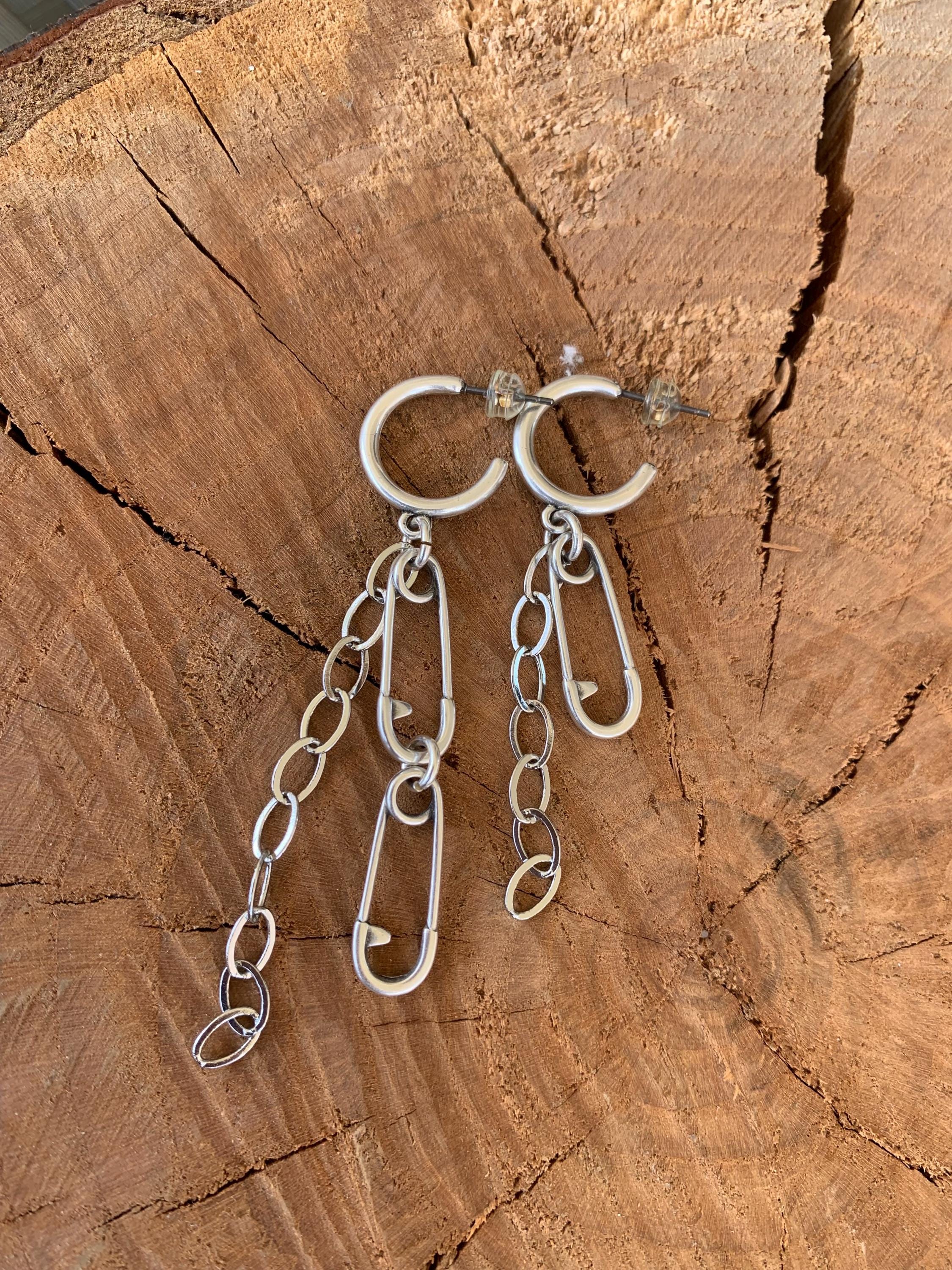 Mismatched silver long earrings, chain and safey pin earrings, punk earrings, long earrings, dangling chain earrings, hop dropped earrings