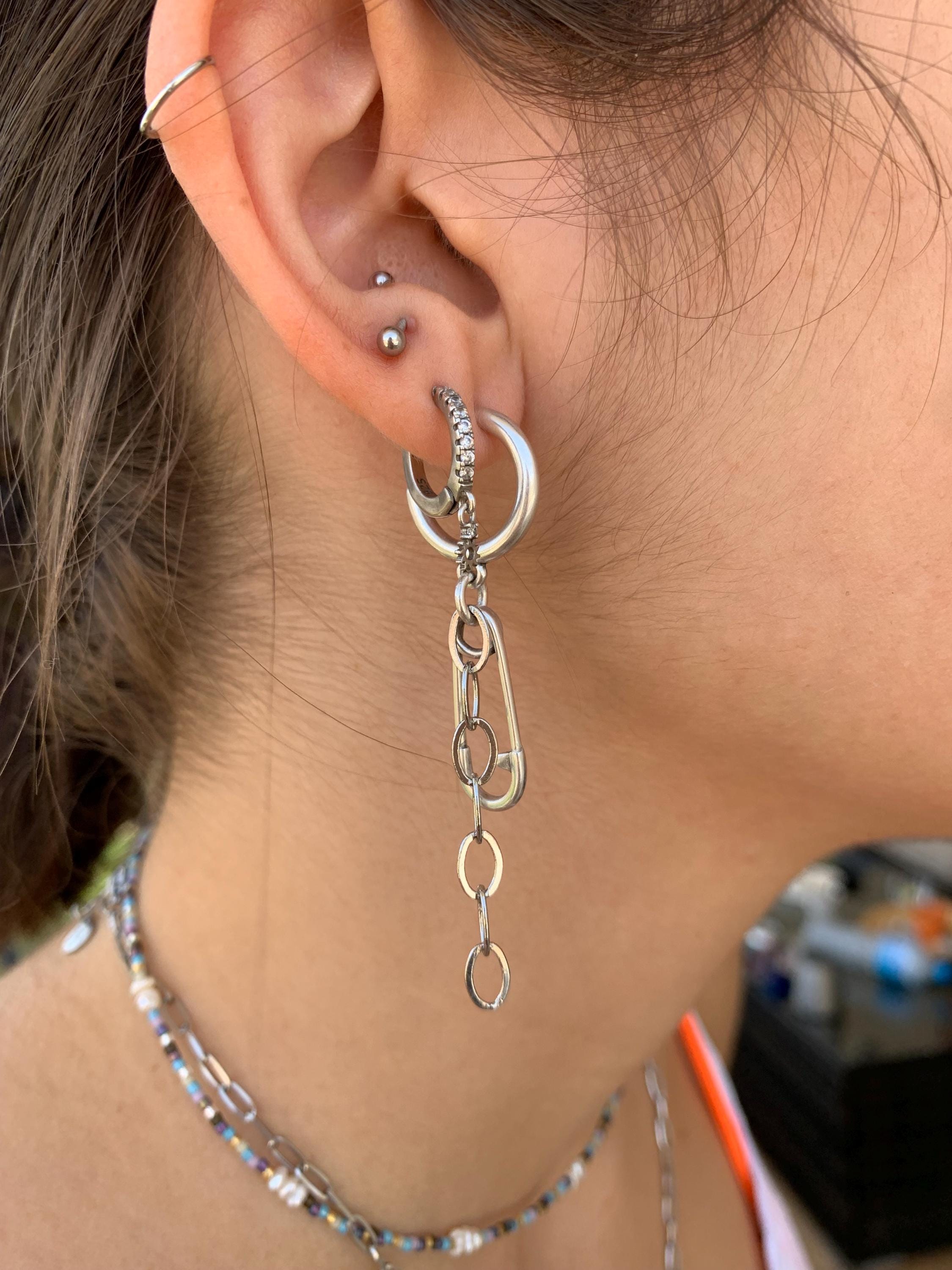 Mismatched silver long earrings, chain and safey pin earrings, punk earrings, long earrings, dangling chain earrings, hop dropped earrings
