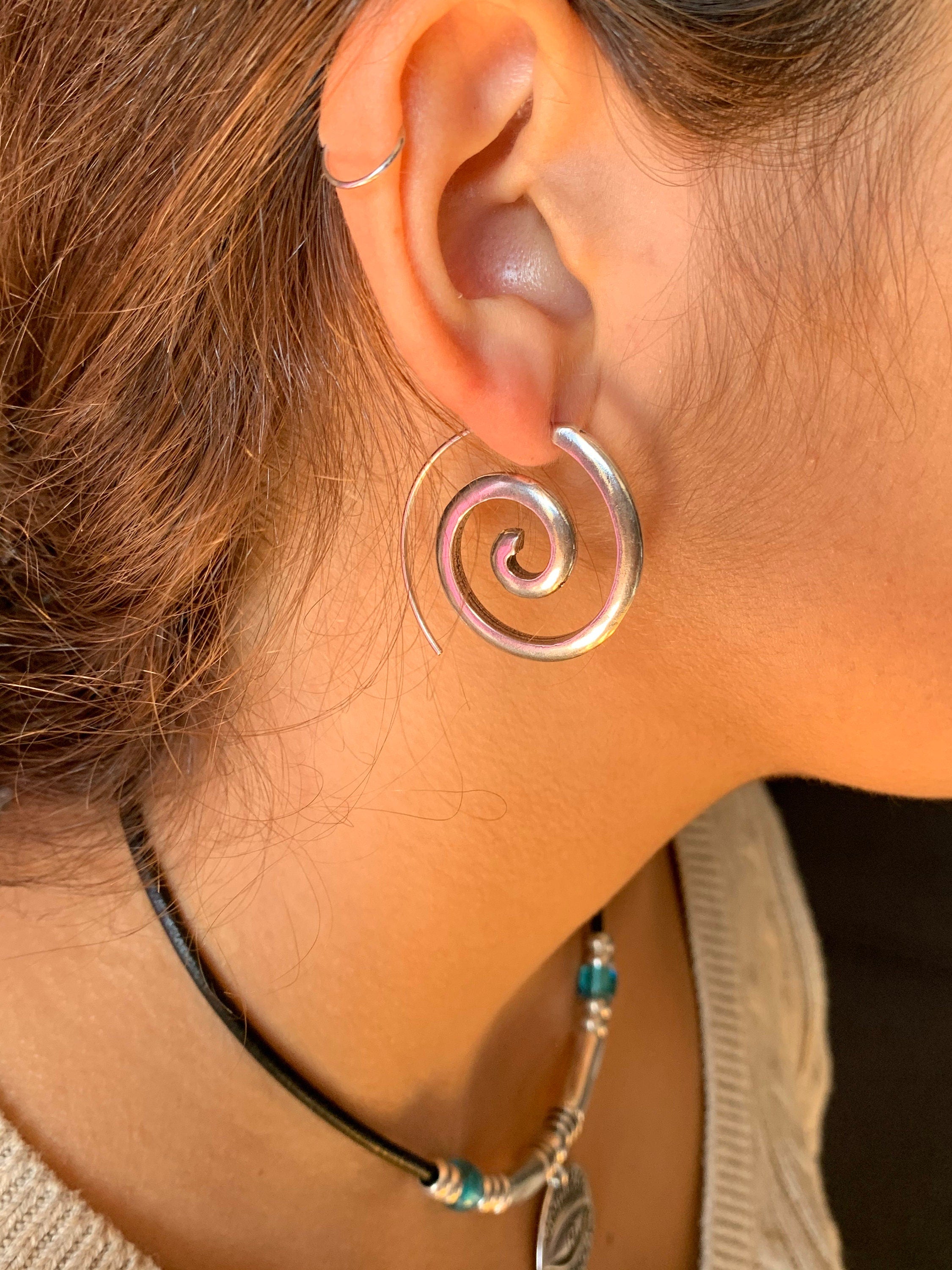 Pendientes de espiral de plata gruesa, pendientes de plata de estilo étnico, pendientes llamativos, pendientes de aro grandes boho,