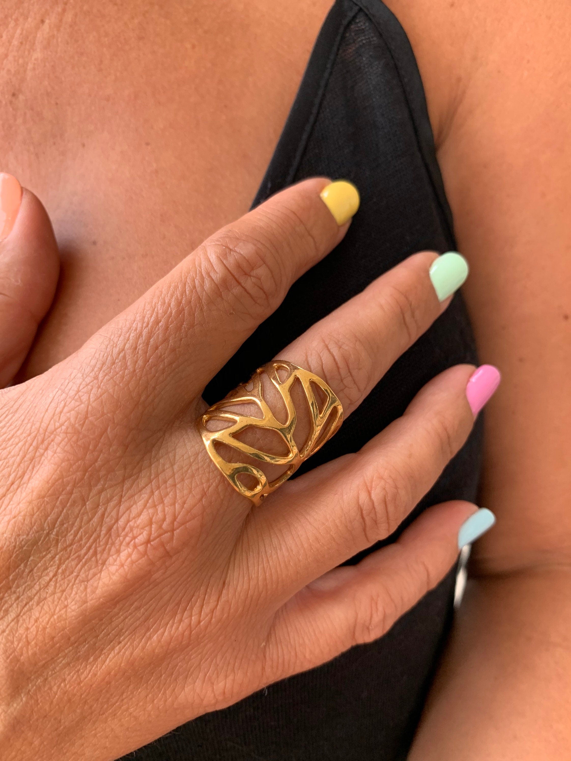 Wide silver or gold ring in the shape of a carved leaf, ideal for elevating any outfit, perfect gift for a stylish woman, chunky silver ring