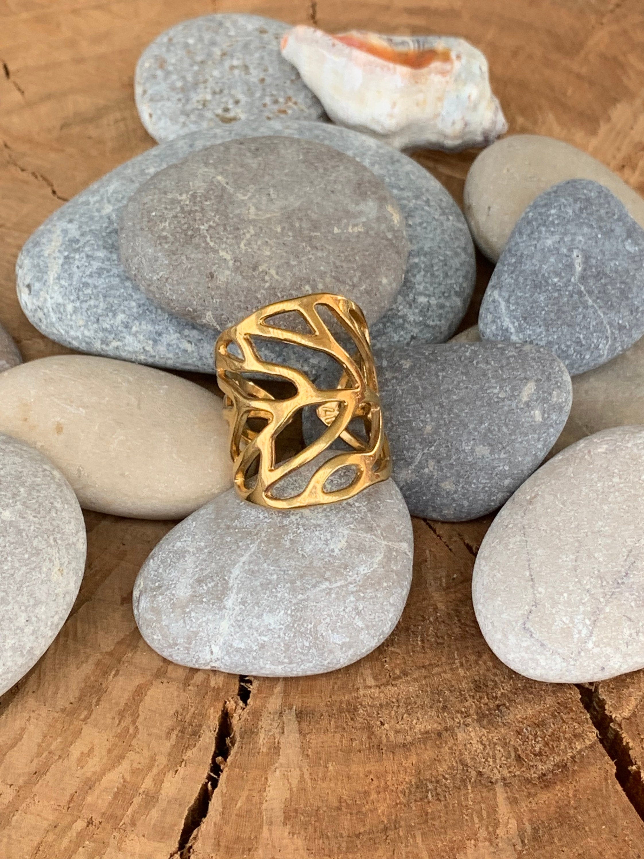 Wide silver or gold ring in the shape of a carved leaf, ideal for elevating any outfit, perfect gift for a stylish woman, chunky silver ring