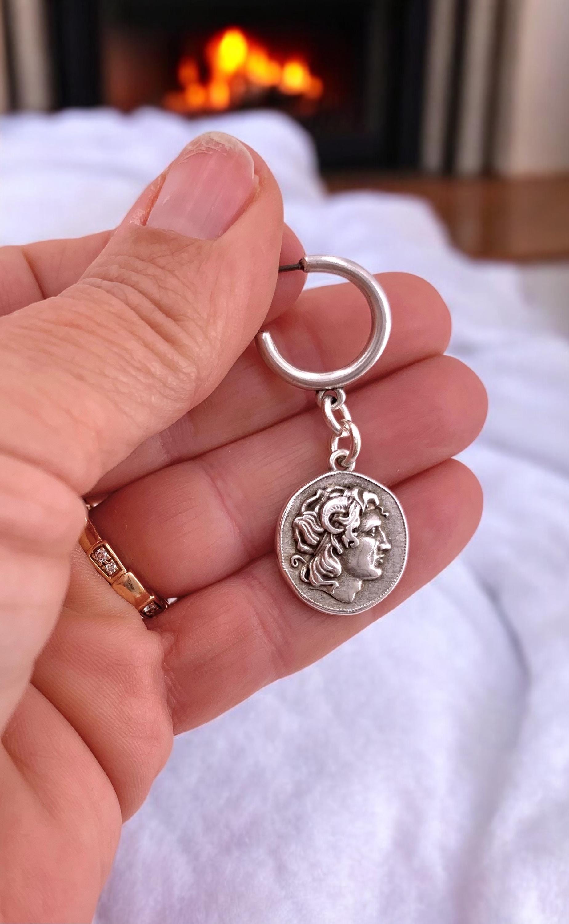 Huggie hoop dangle coins silver earrings, dropped silver coins earrings, hoop earrings, uno de 50 style, bohemian earrings, gift for women