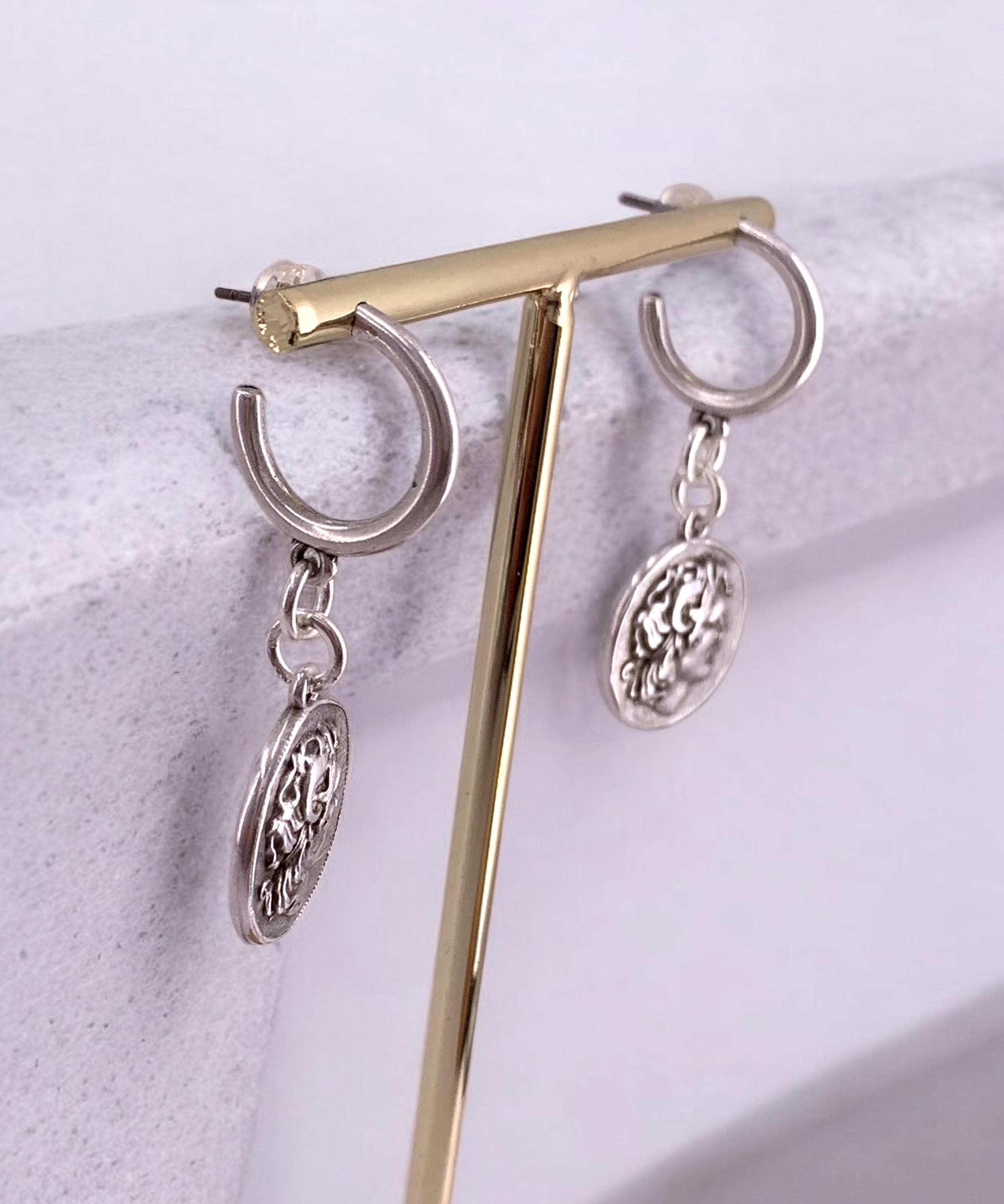 Huggie hoop dangle coins silver earrings, dropped silver coins earrings, hoop earrings, uno de 50 style, bohemian earrings, gift for women