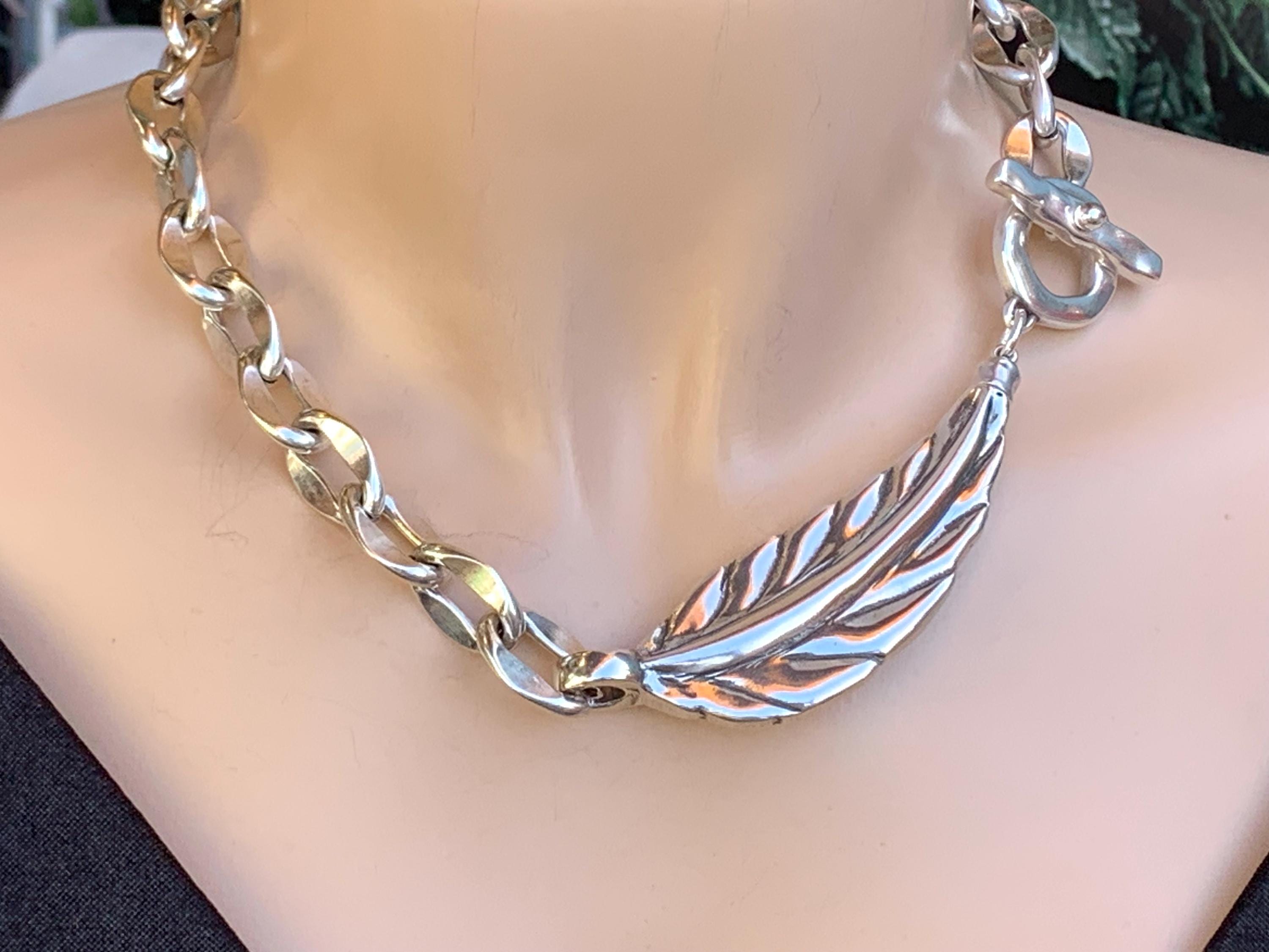 Chunky chain necklace with statement leaf shaped motive - bold heavyweight jewelry
