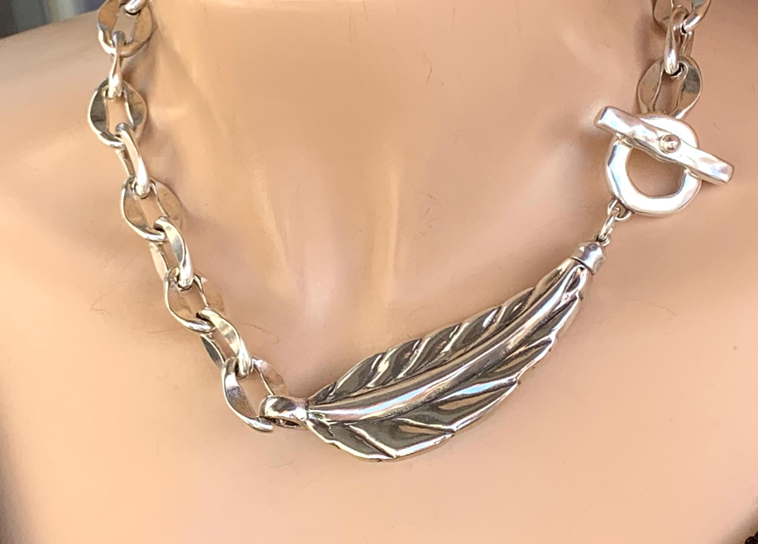 Chunky chain necklace with statement leaf shaped motive - bold heavyweight jewelry