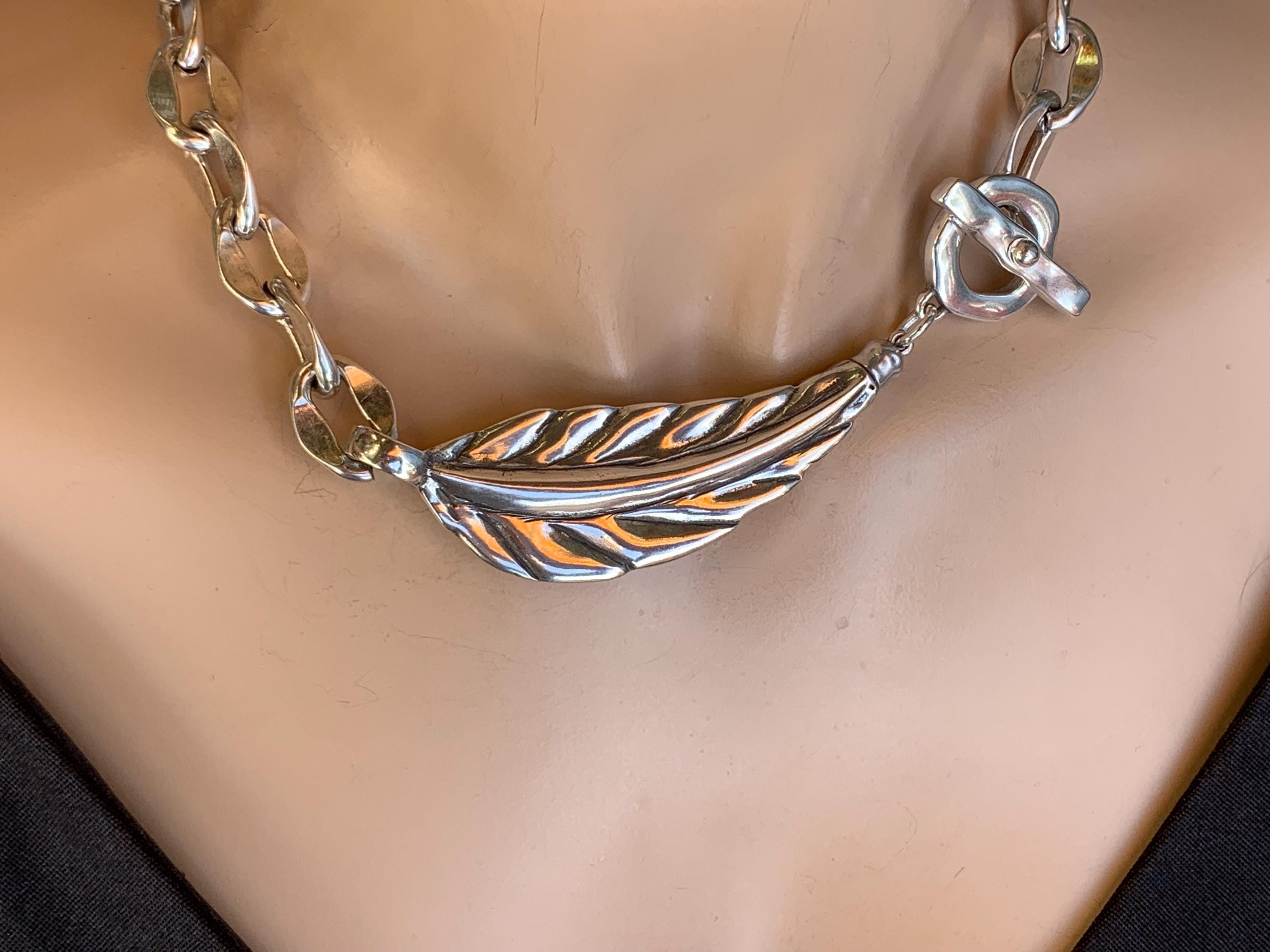 Chunky chain necklace with statement leaf shaped motive - bold heavyweight jewelry