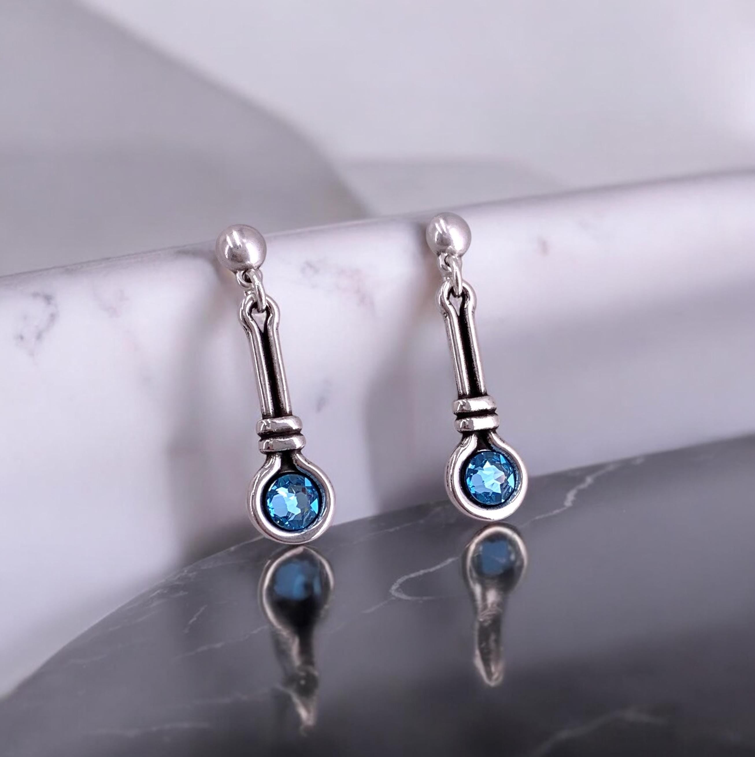 Silver dangling earrings with Swarovski crystal, stunning medium size earring, dangle earrings, uno de 50 style, valentines gift for her