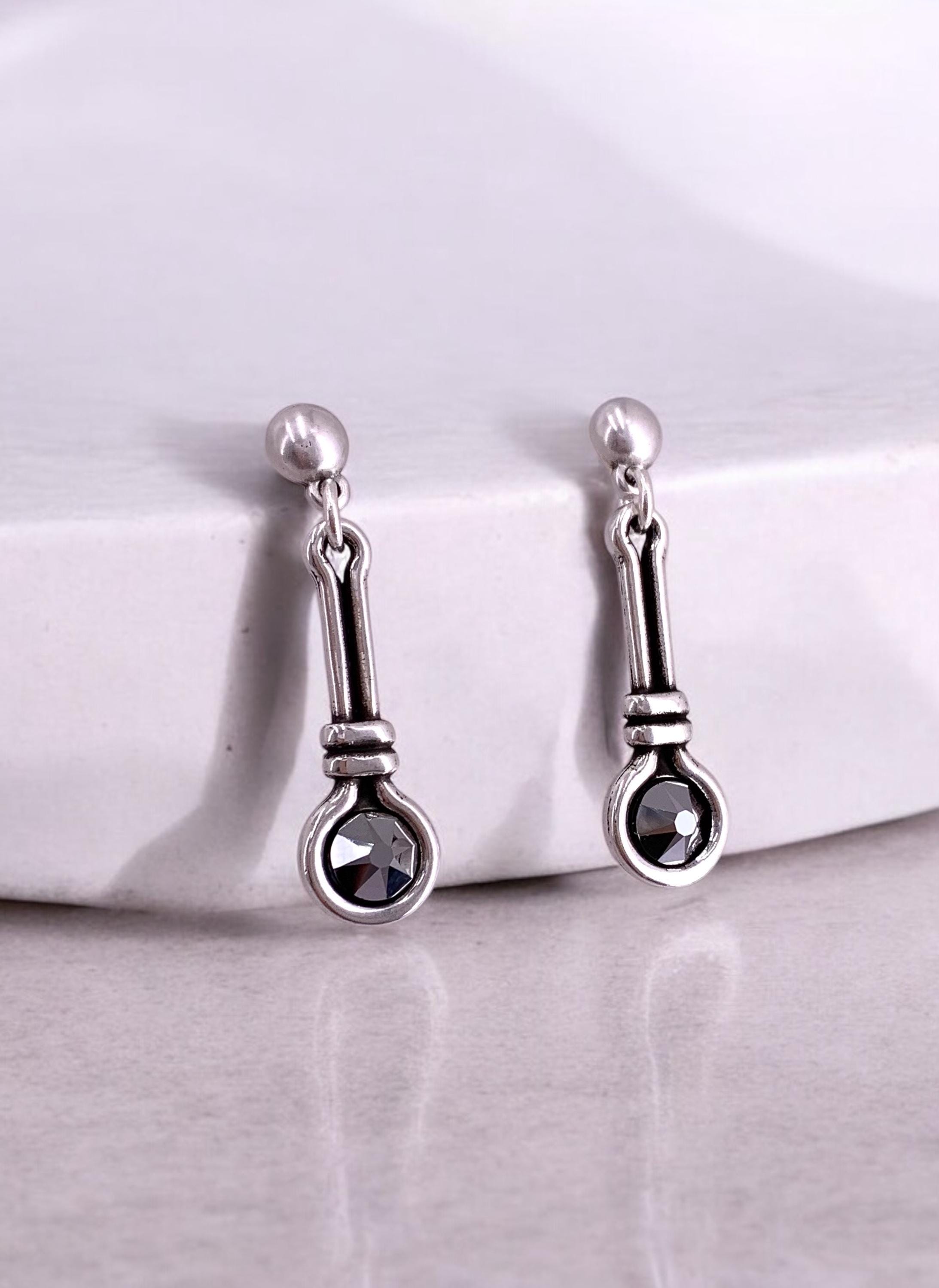 Silver dangling earrings with Swarovski crystal, stunning medium size earring, dangle earrings, uno de 50 style, valentines gift for her