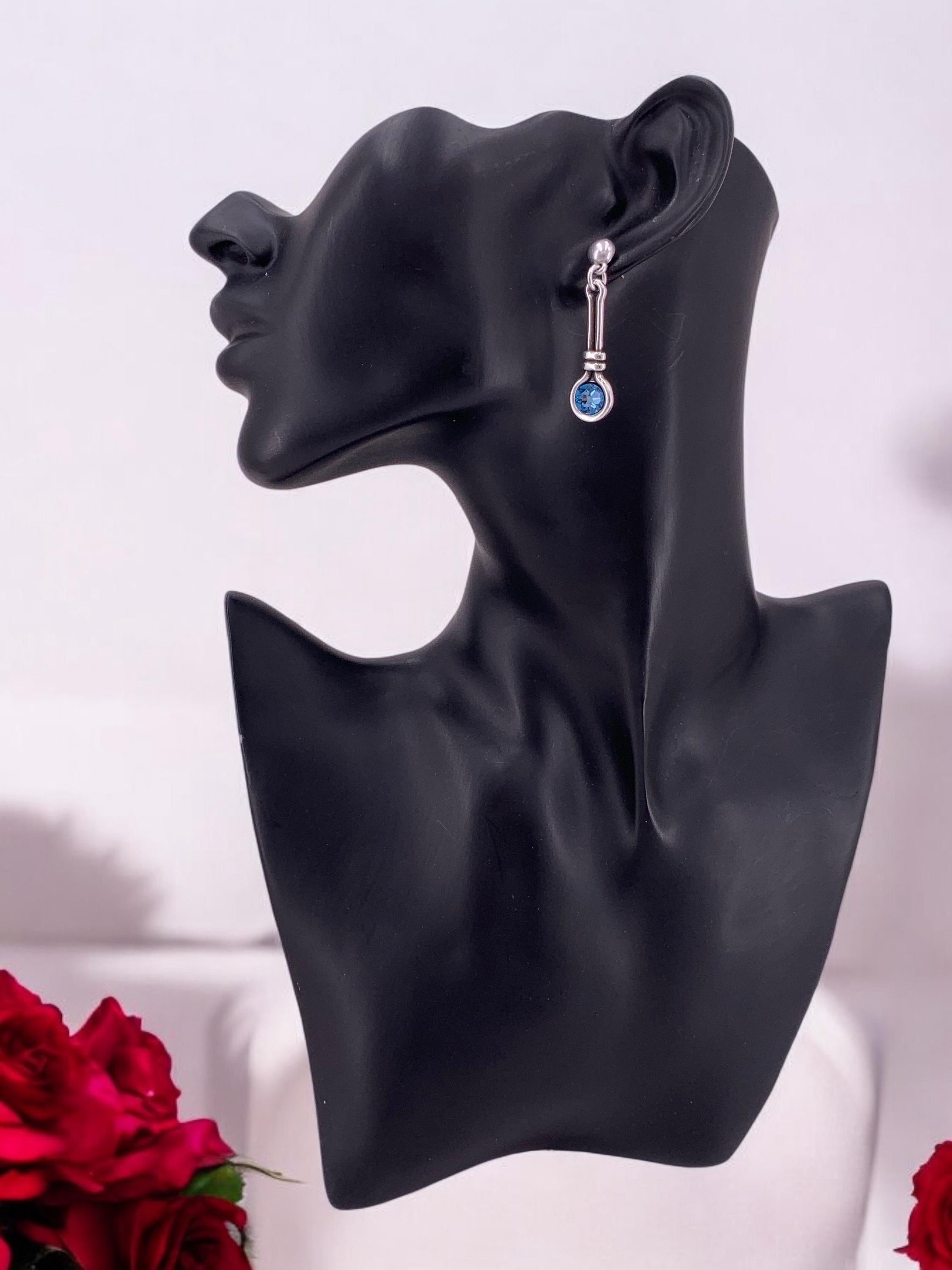 Silver dangling earrings with Swarovski crystal, stunning medium size earring, dangle earrings, uno de 50 style, valentines gift for her