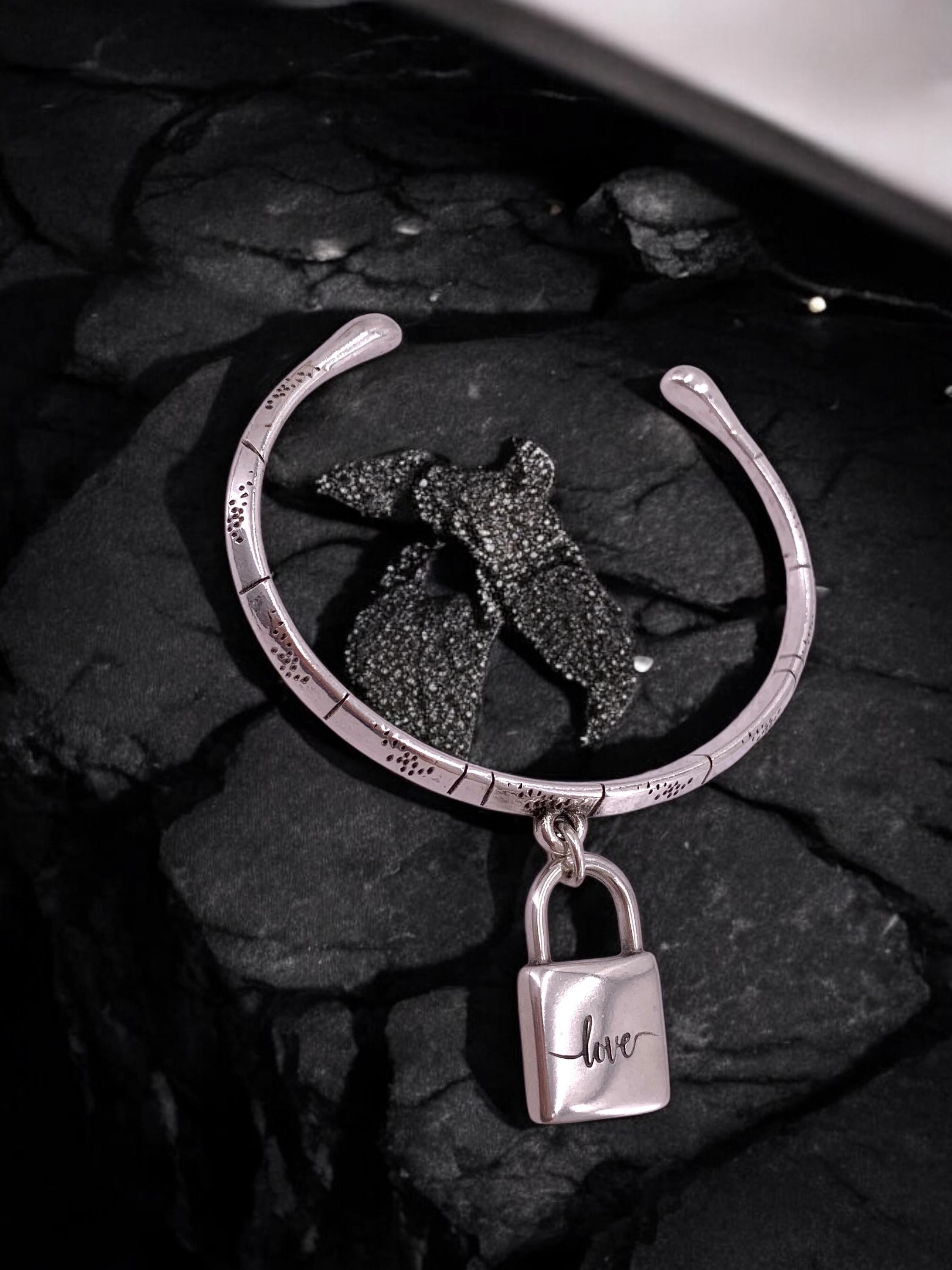 Silver engraved rigid silver cuff bracelets with padlock pendant, silver engraving open bangle, uno de 50 style, padlock bracelet, gift