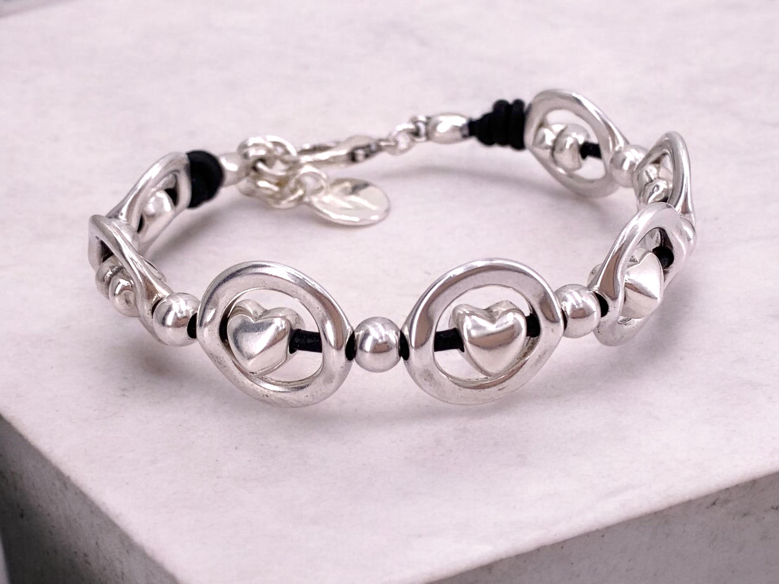 Eye-catching chunky leather bracelet with silver heart-shaped beads, perfect Valentine’s Day gift, bulky bracelet, uno de 50 style,