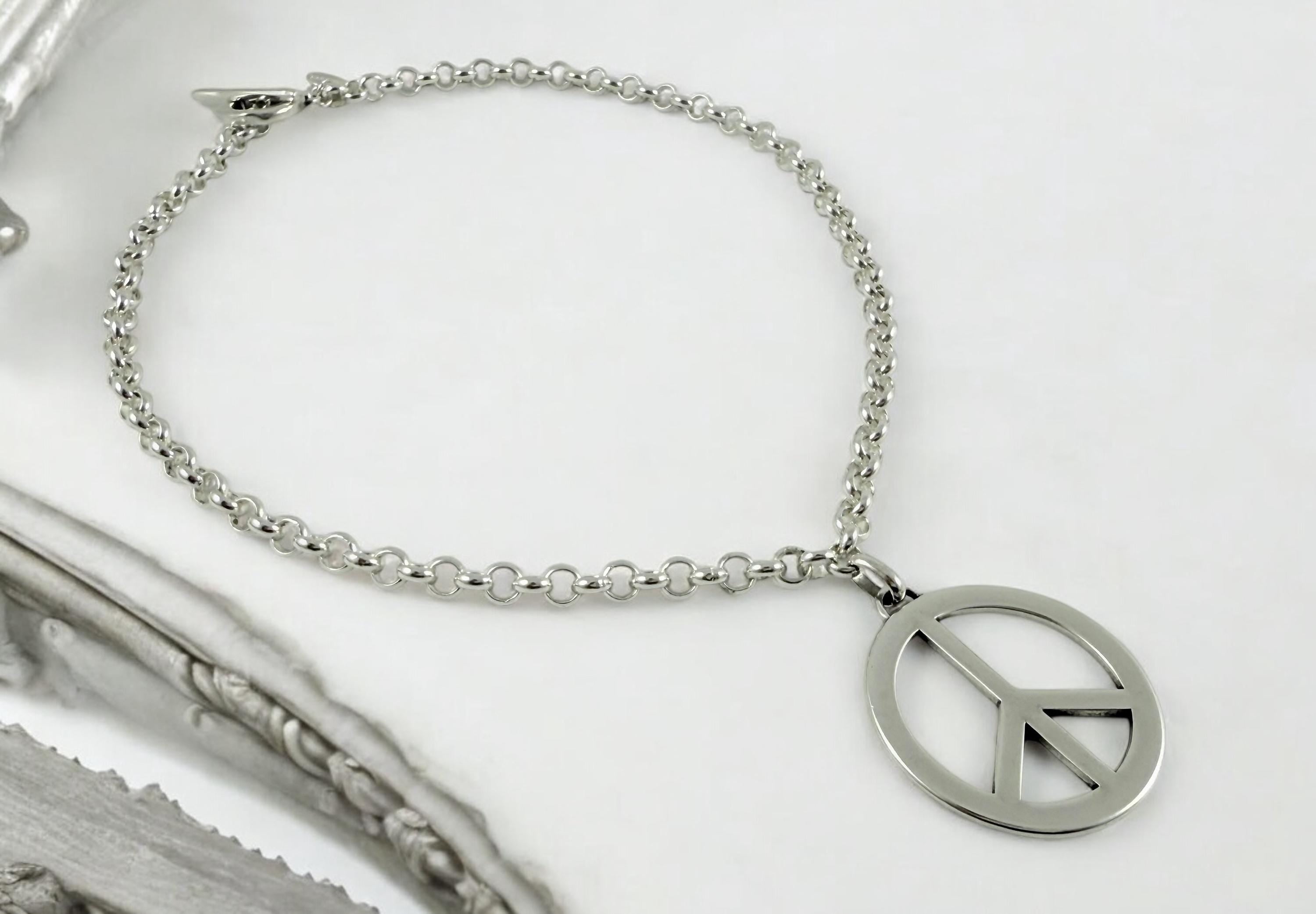 Big peace symbol pendant chunky chain silver necklace, statement pendant bold chain necklace, bulky necklace, uno de 50 style necklace