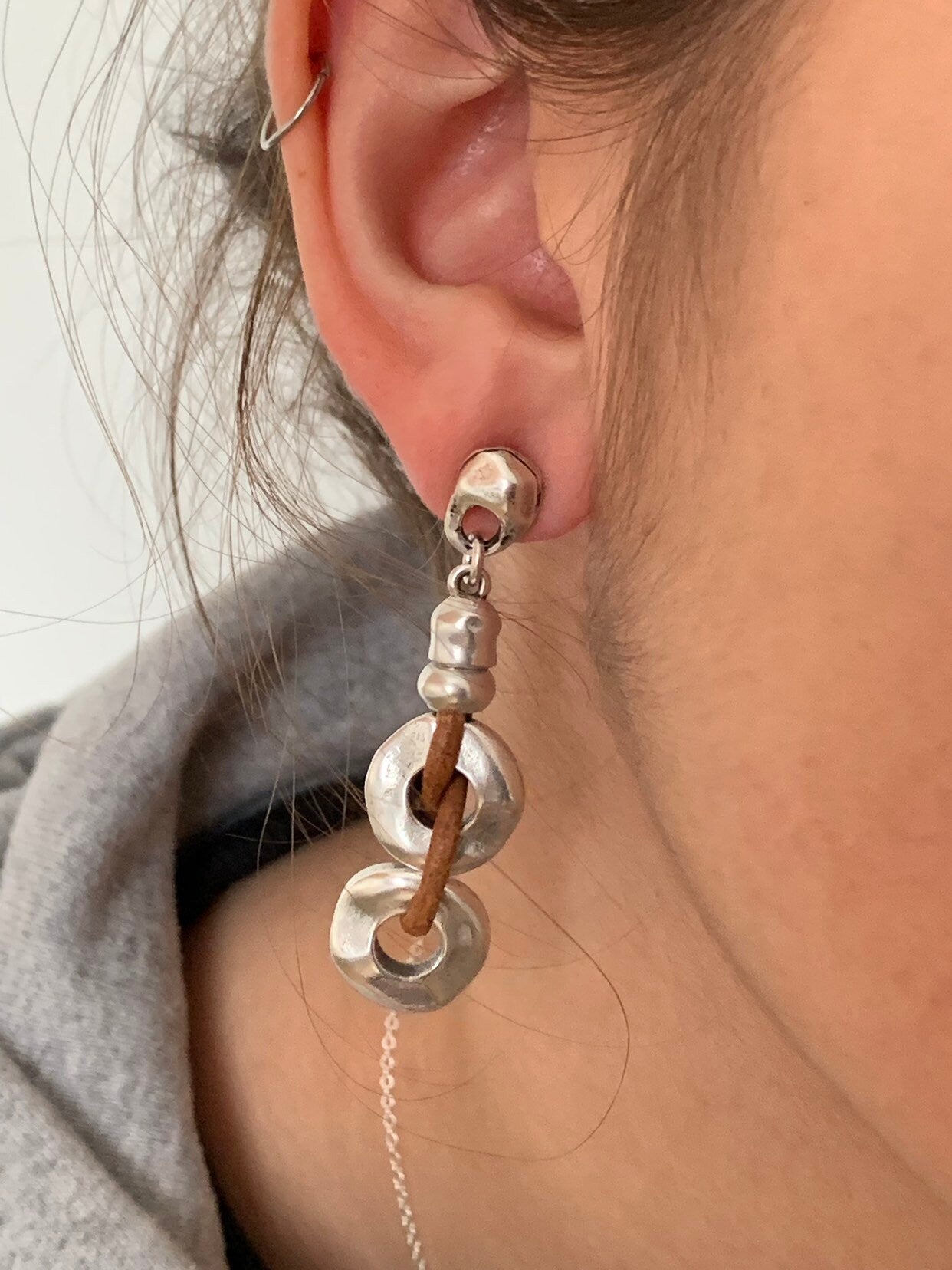 Chunky Silver-Plated chocolate oversized Chain Earrings with Spanish Leather – Artisan Statement Design by Kukuri -uno de 50 style