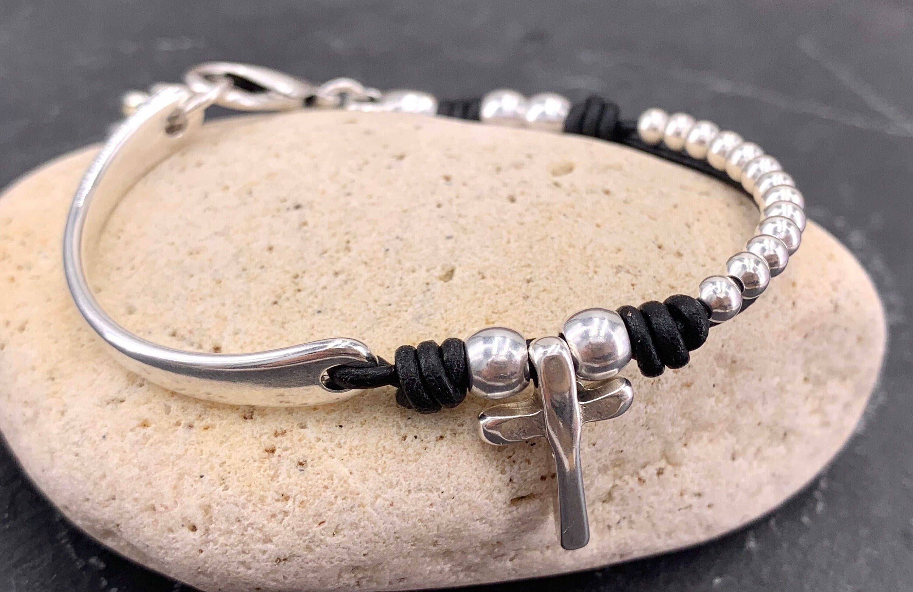Pulsera de cuero con colgante de cruz, cuentas de plata, brazalete bohemio ajustable, joyería Kukuri