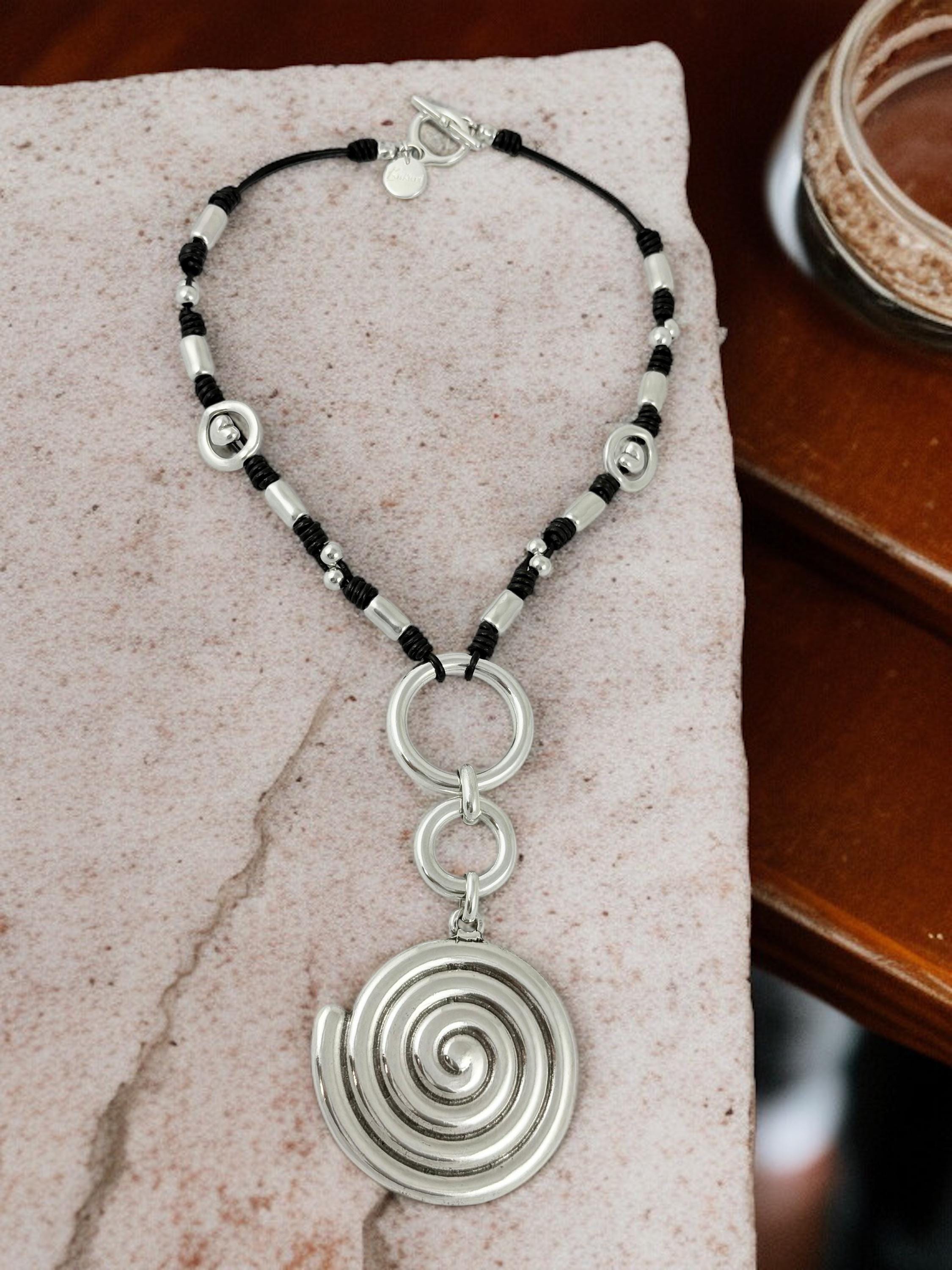 Leather Knot Necklace – Spiral Pendant with Silver-Plated Rings – Chunky Statement Jewelry – Handmade Kukuri Jewelry