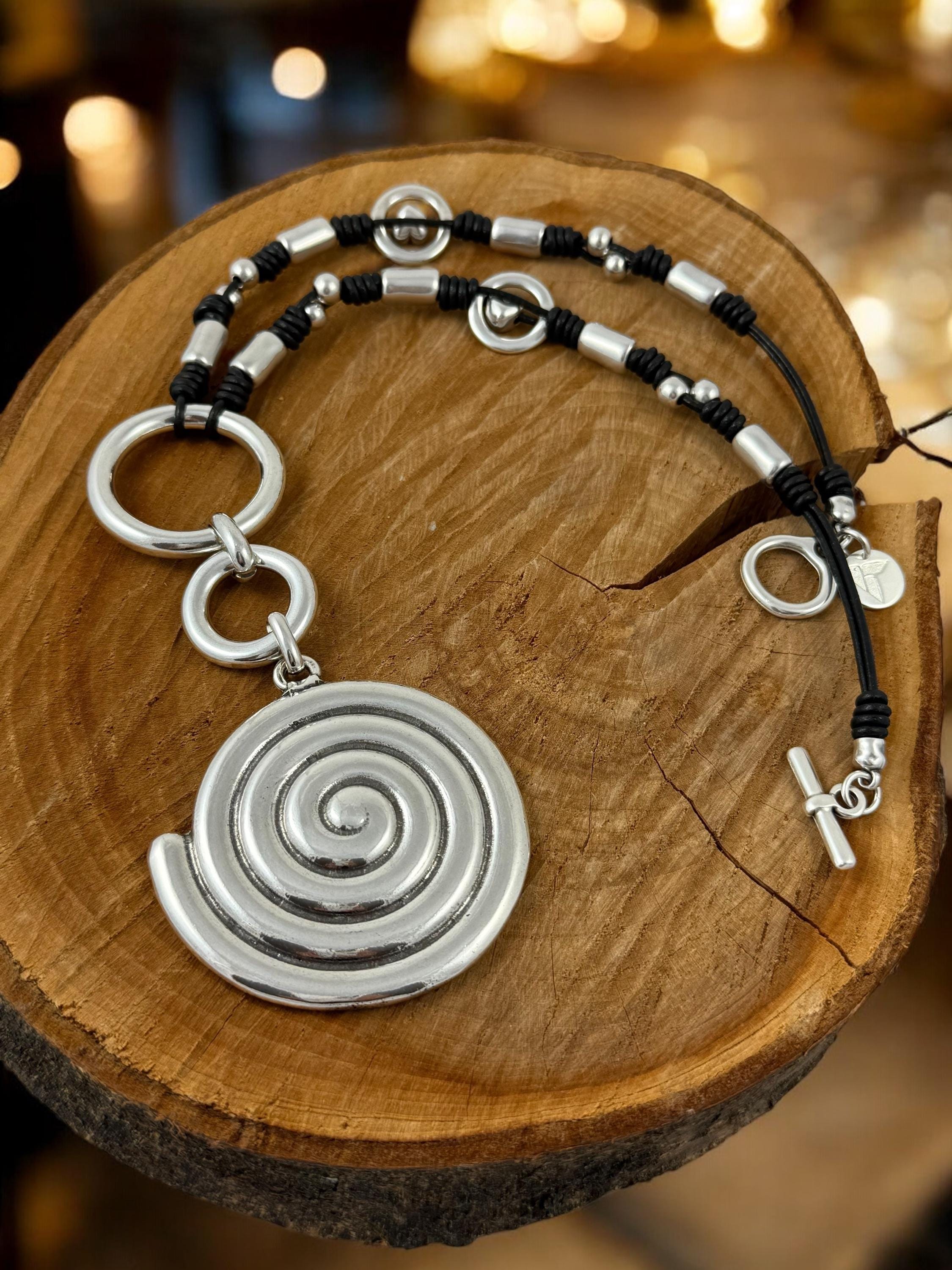 Leather Knot Necklace – Spiral Pendant with Silver-Plated Rings – Chunky Statement Jewelry – Handmade Kukuri Jewelry