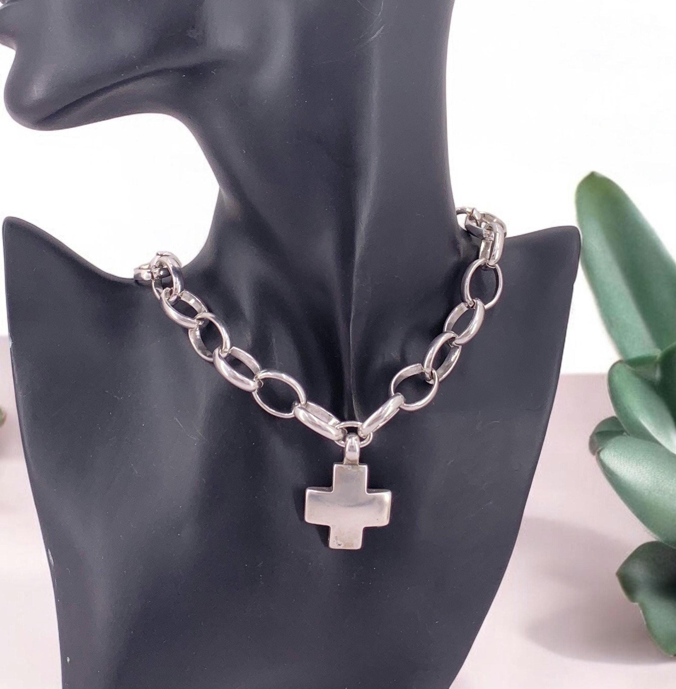 chunky chain necklace with statement bold Cross pendant, bold silver big link chain necklace, voluminous chain necklace, uno de 50 style
