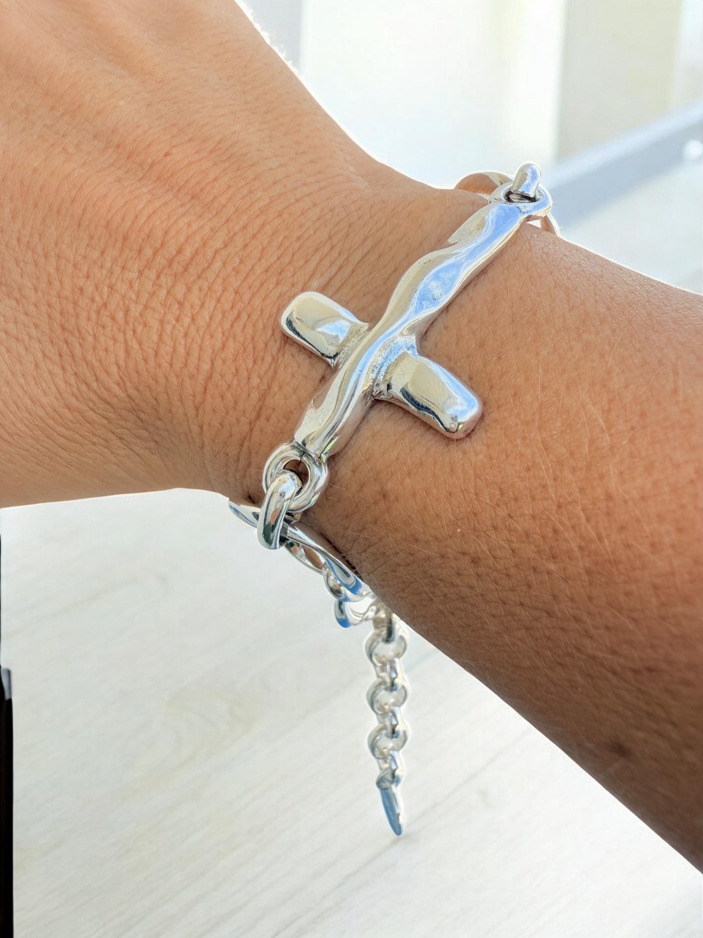 Chunky Hammered Cross Bracelet in Silver – Bold Round-Link Chain – Adjustable Fit – Handmade by Kukuri Jewelry