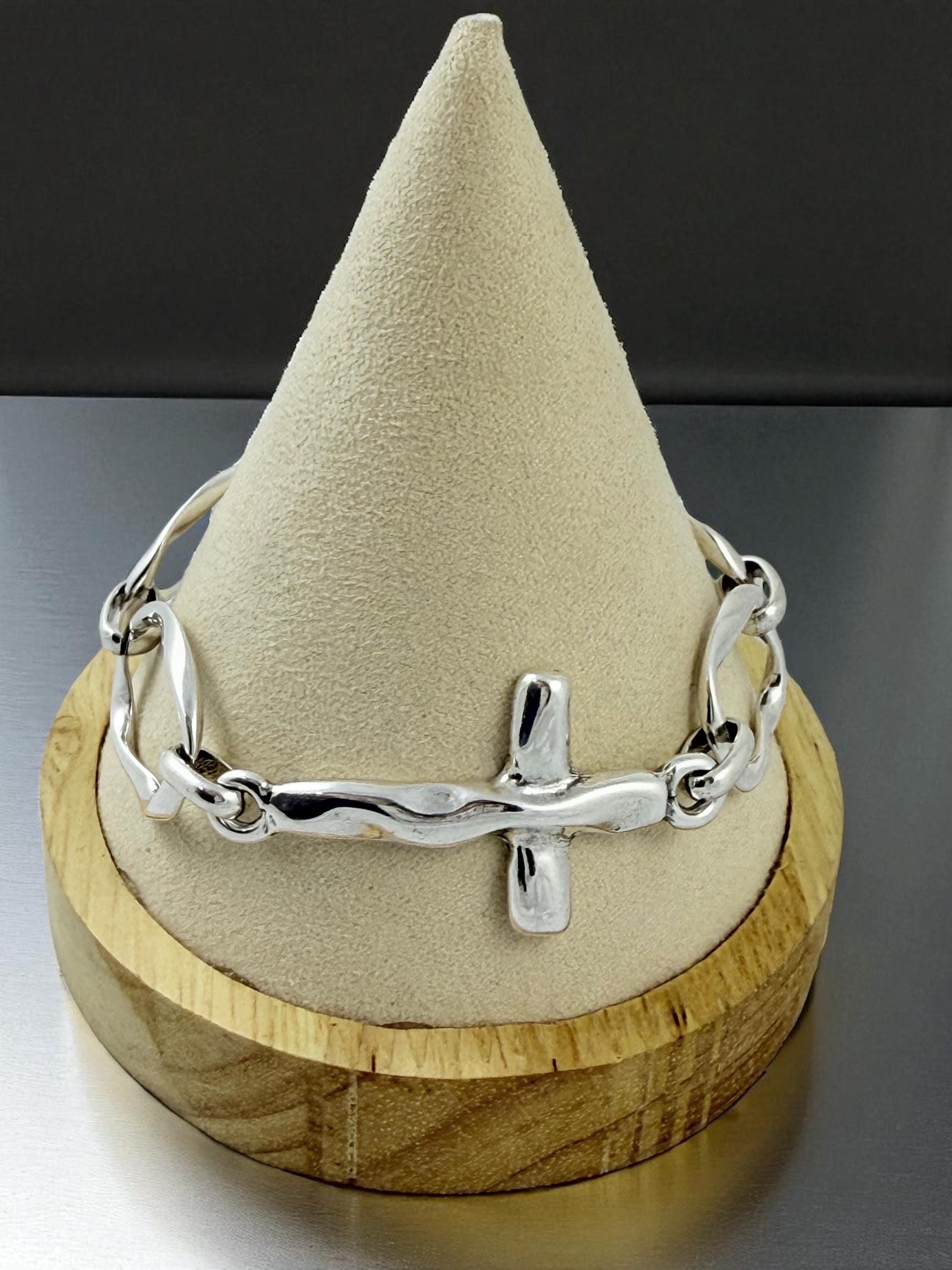 Chunky Hammered Cross Bracelet in Silver – Bold Round-Link Chain – Adjustable Fit – Handmade by Kukuri Jewelry