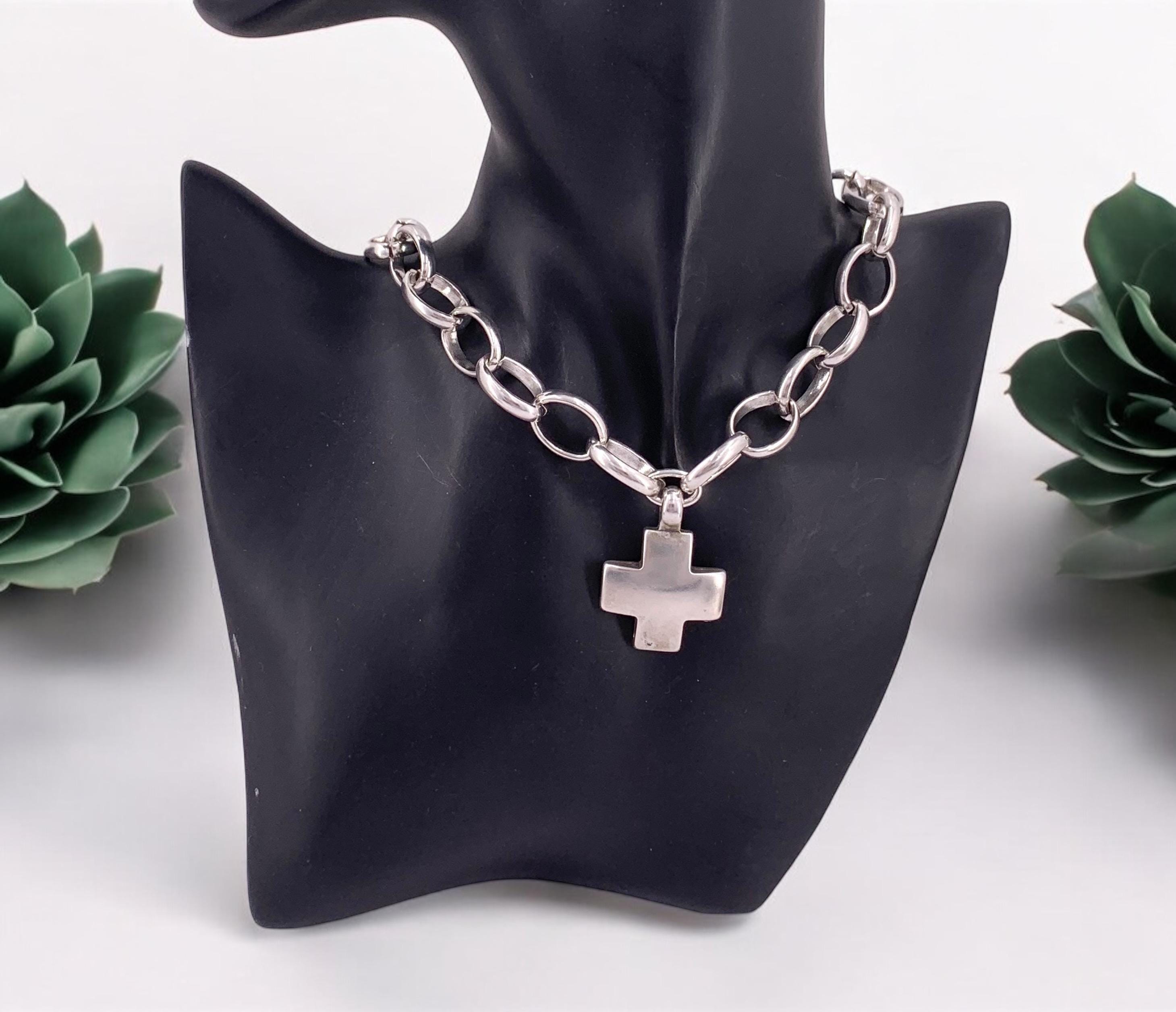 chunky chain necklace with statement bold Cross pendant, bold silver big link chain necklace, voluminous chain necklace, uno de 50 style