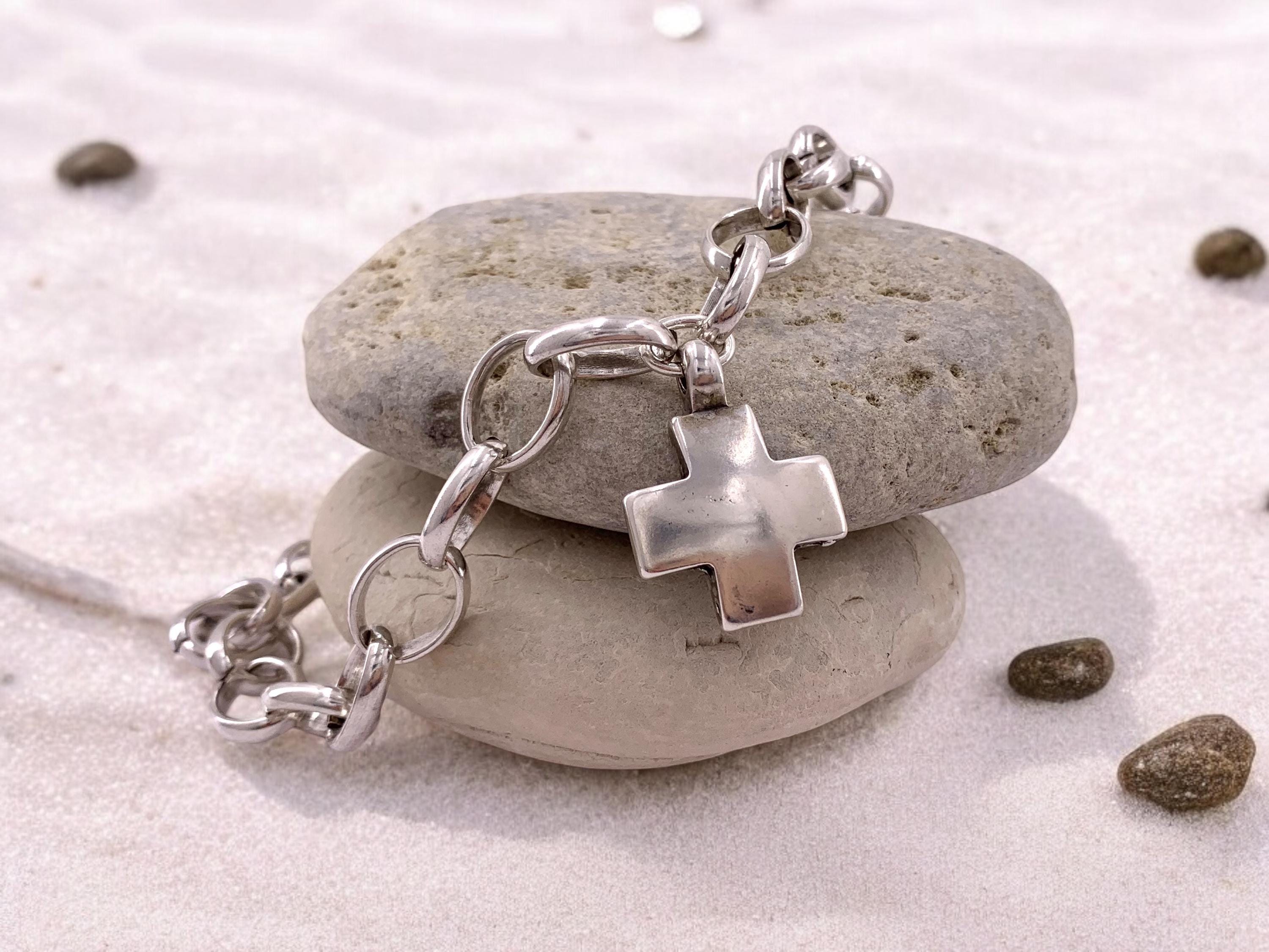 chunky chain necklace with statement bold Cross pendant, bold silver big link chain necklace, voluminous chain necklace, uno de 50 style