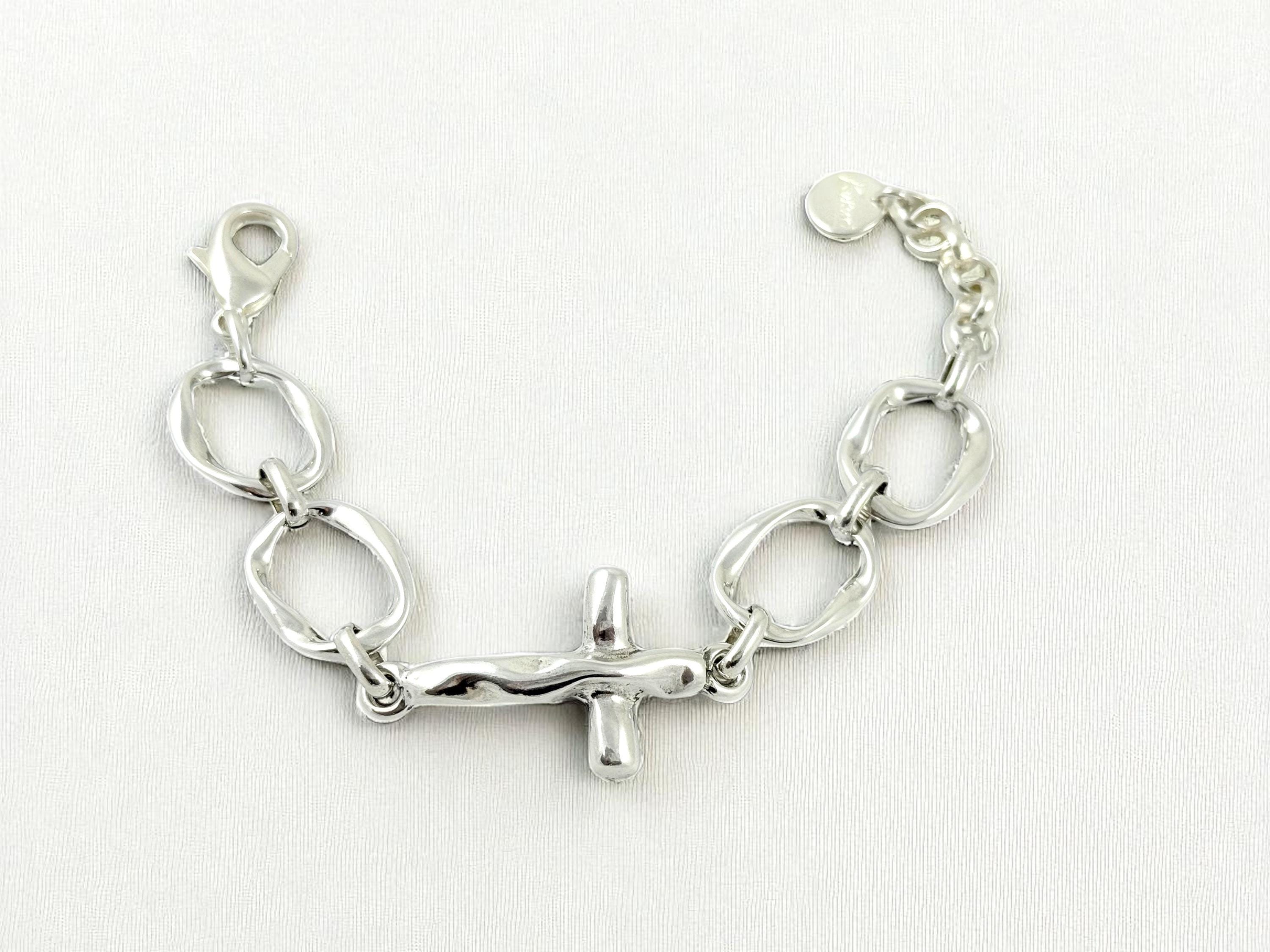Chunky Hammered Cross Bracelet in Silver – Bold Round-Link Chain – Adjustable Fit – Handmade by Kukuri Jewelry