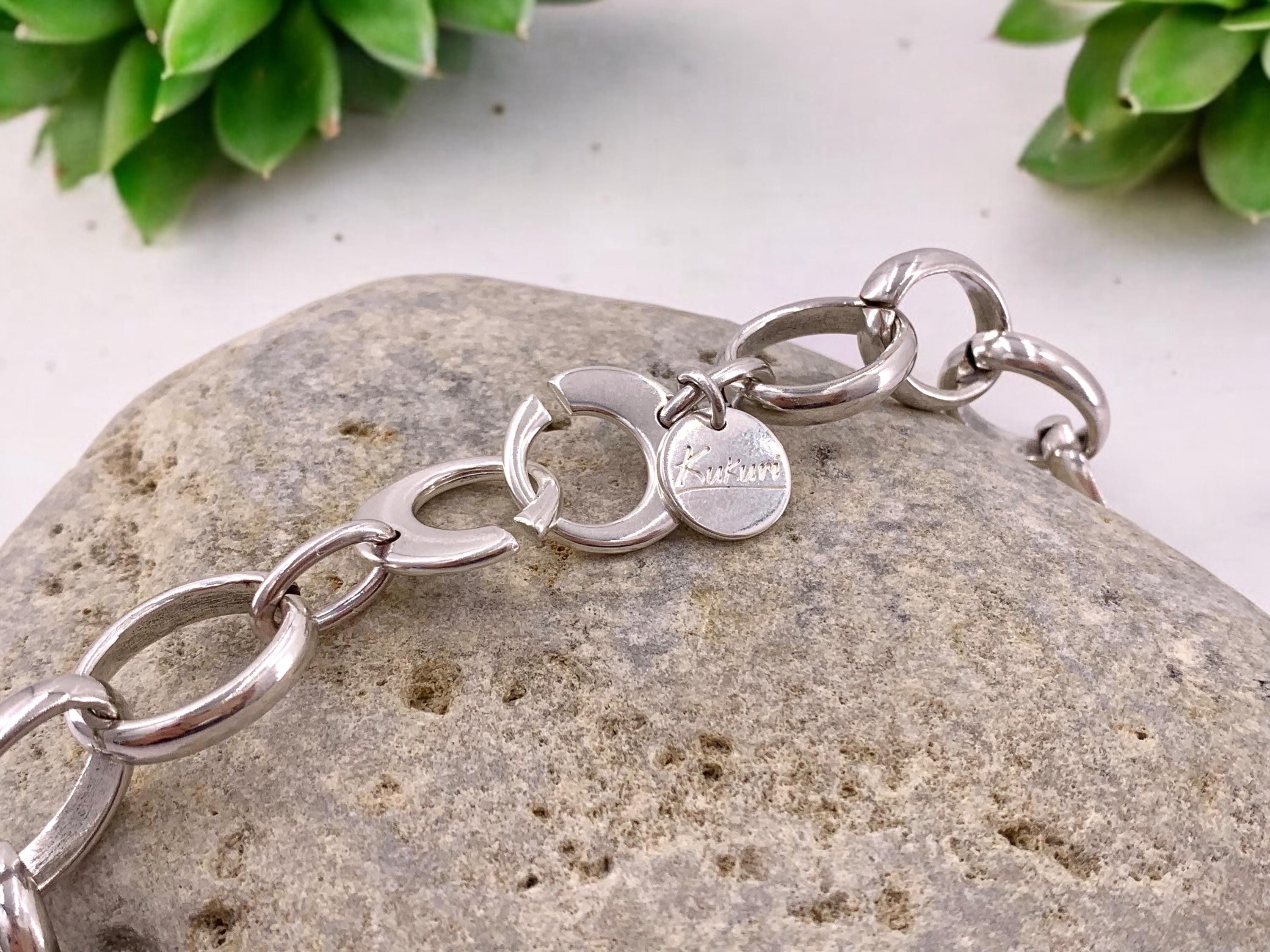 chunky chain necklace with statement bold Cross pendant, bold silver big link chain necklace, voluminous chain necklace, uno de 50 style