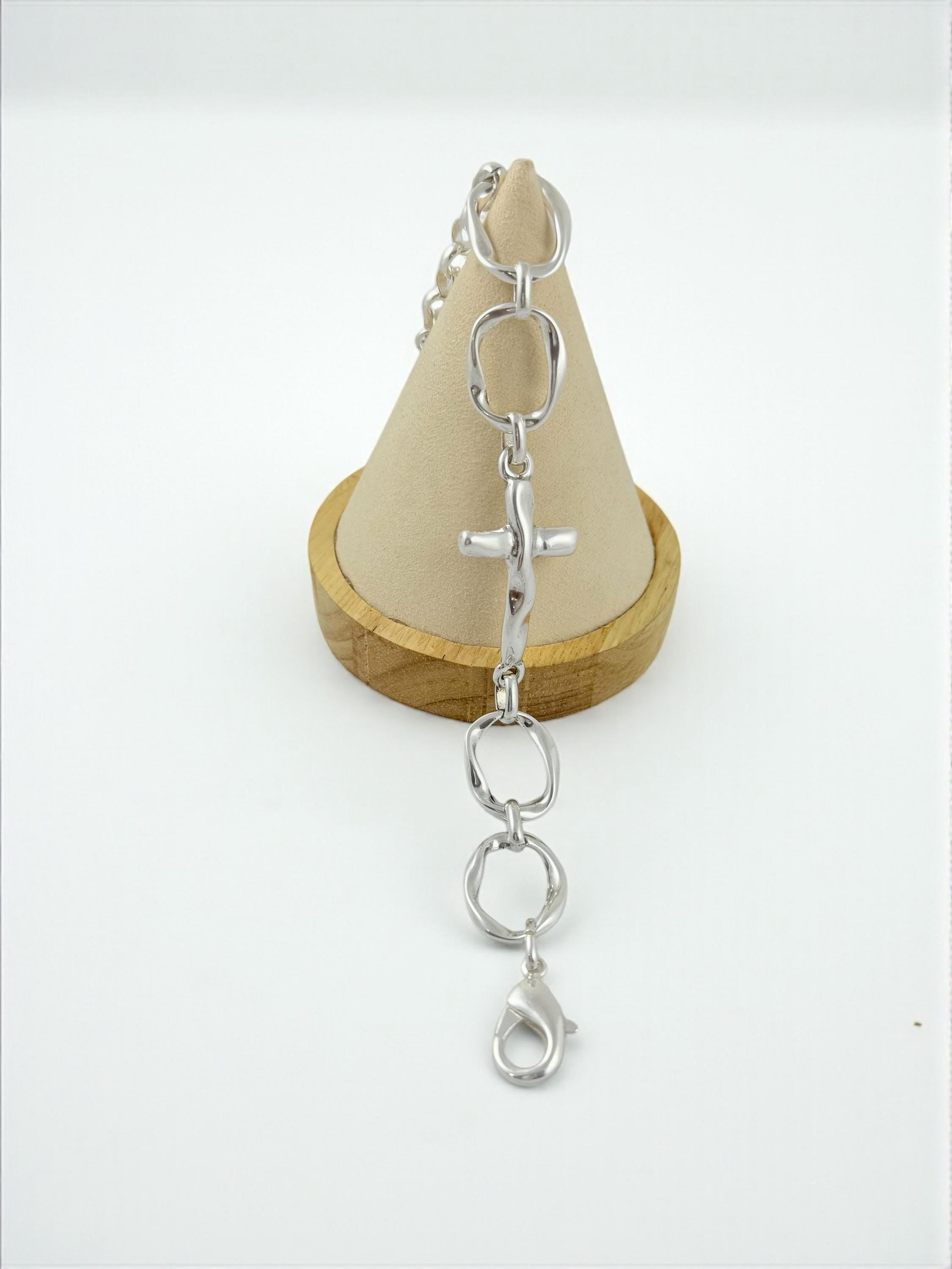 Chunky Hammered Cross Bracelet in Silver – Bold Round-Link Chain – Adjustable Fit – Handmade by Kukuri Jewelry