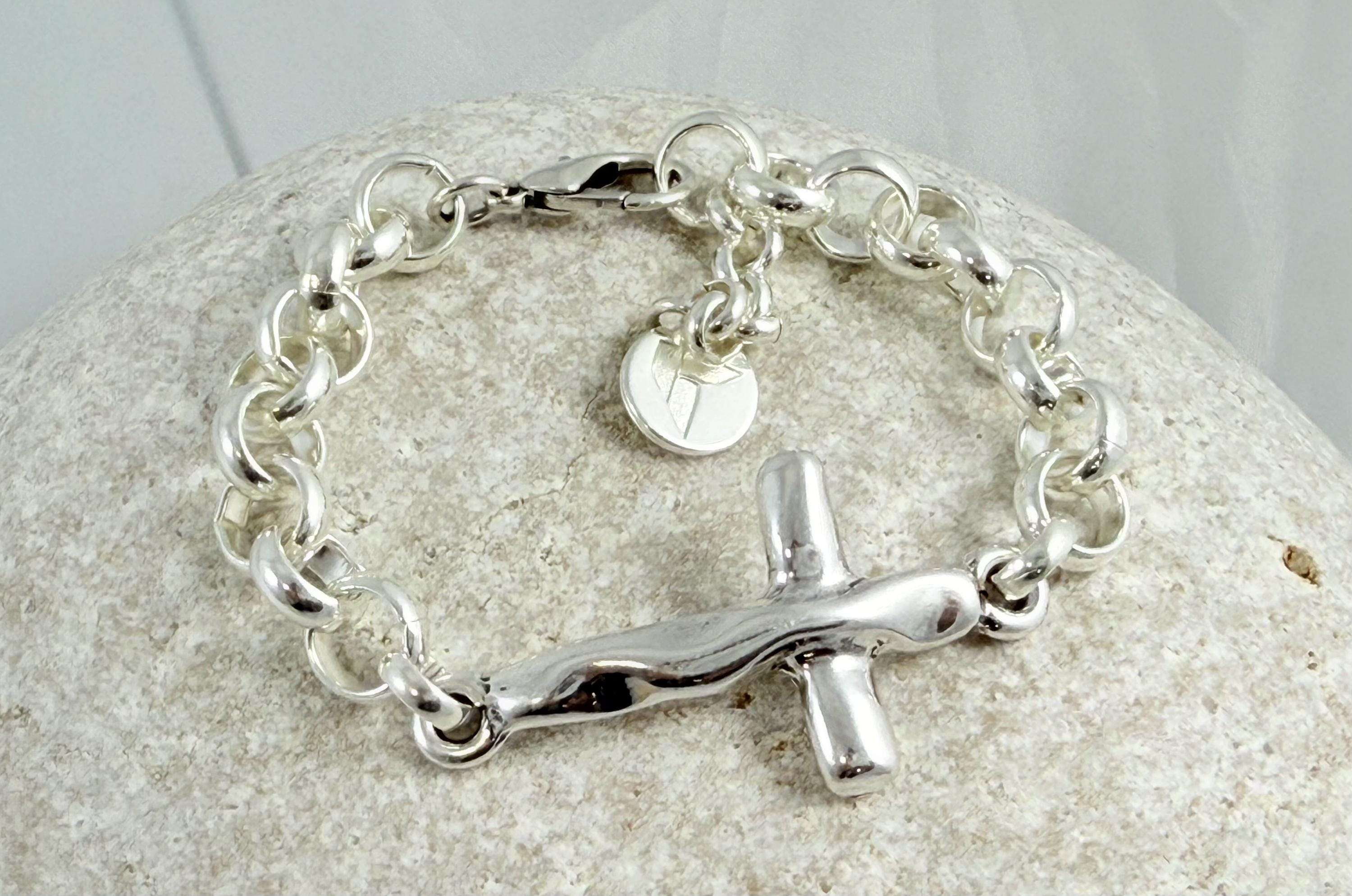 Chunky Silver chain bracelet with hammered cross, bold link rolo bracelet, heavyweight chain bracelet, voluminous bracelet,