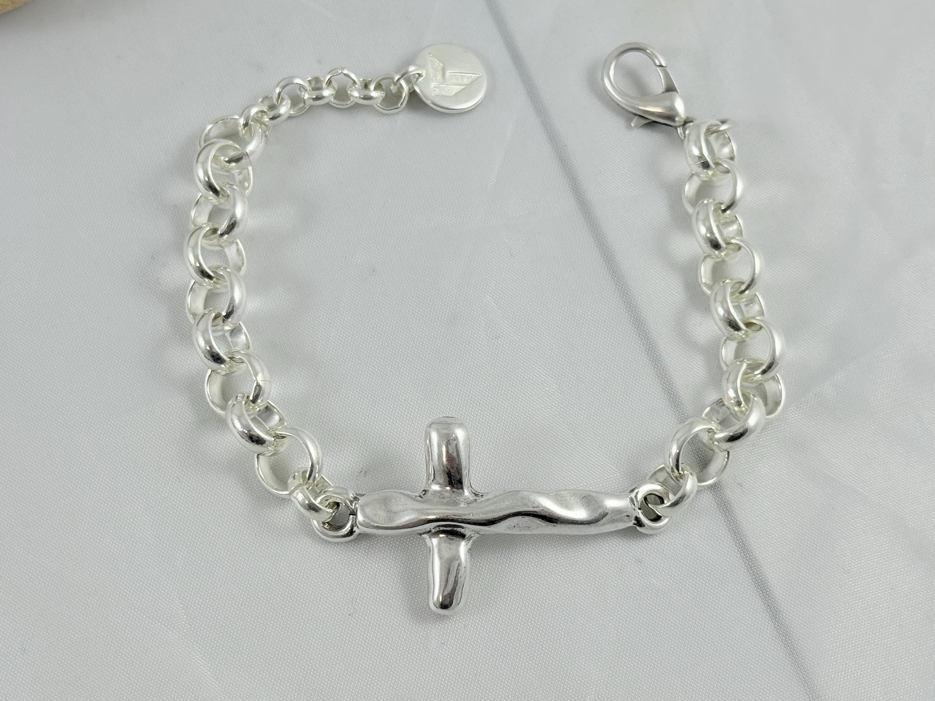 Chunky Silver chain bracelet with hammered cross, bold link rolo bracelet, heavyweight chain bracelet, voluminous bracelet,