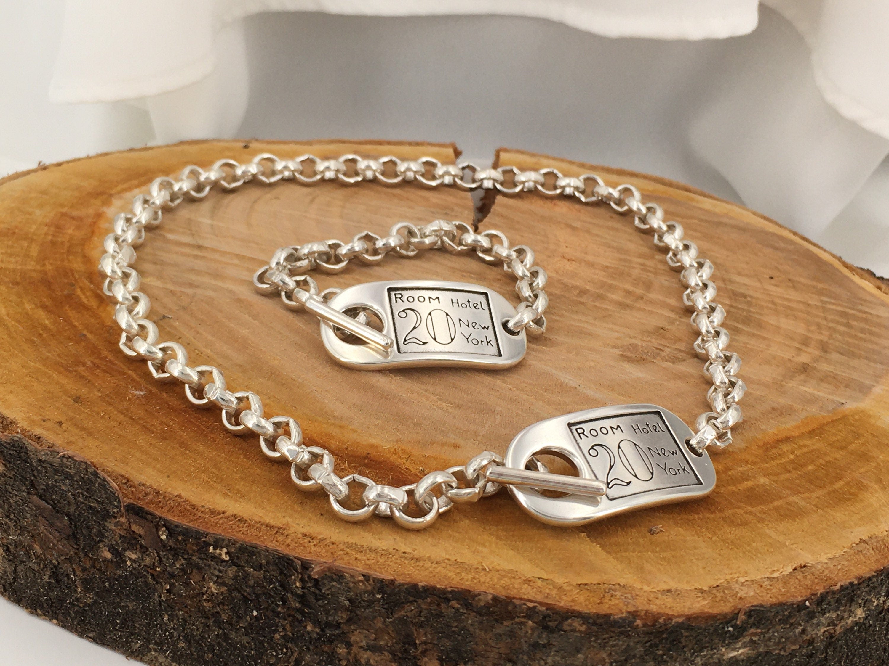 chunky silver chain necklace, curve chain necklace, silver bold chain necklace, statement chain necklace, style, big link chain