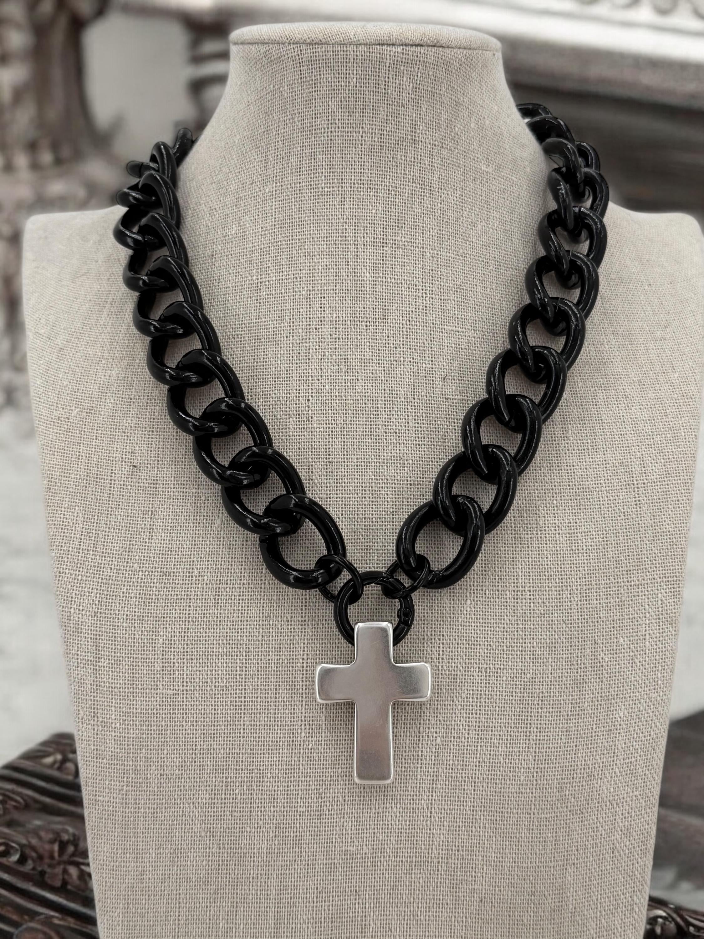 Chunky Black Cuban Chain Necklace – Silver-Plated Cross Pendant – Lightweight Statement blod Jewelry – Handmade Kukuri Jewelry -