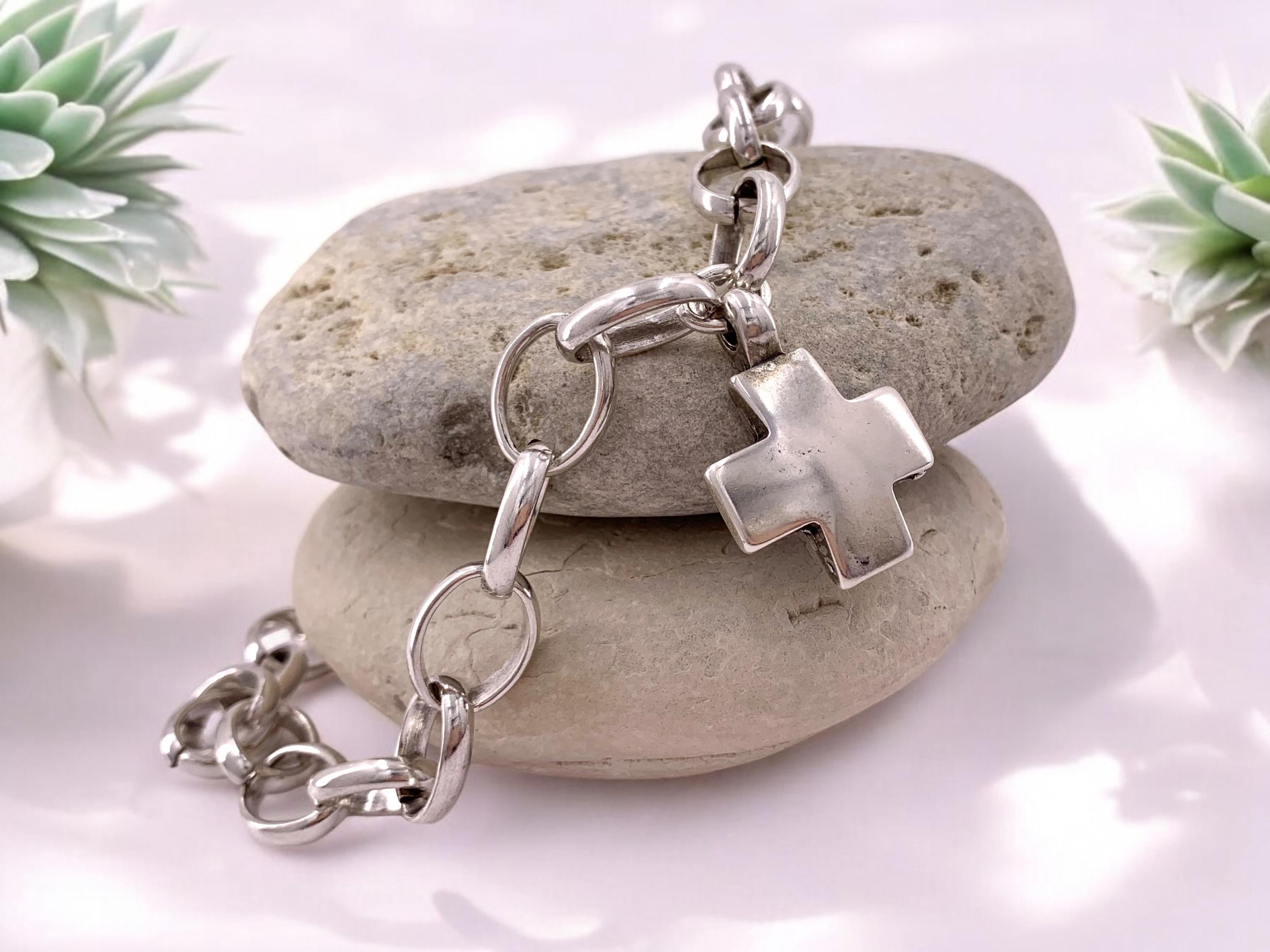chunky chain necklace with statement bold Cross pendant, bold silver big link chain necklace, voluminous chain necklace,