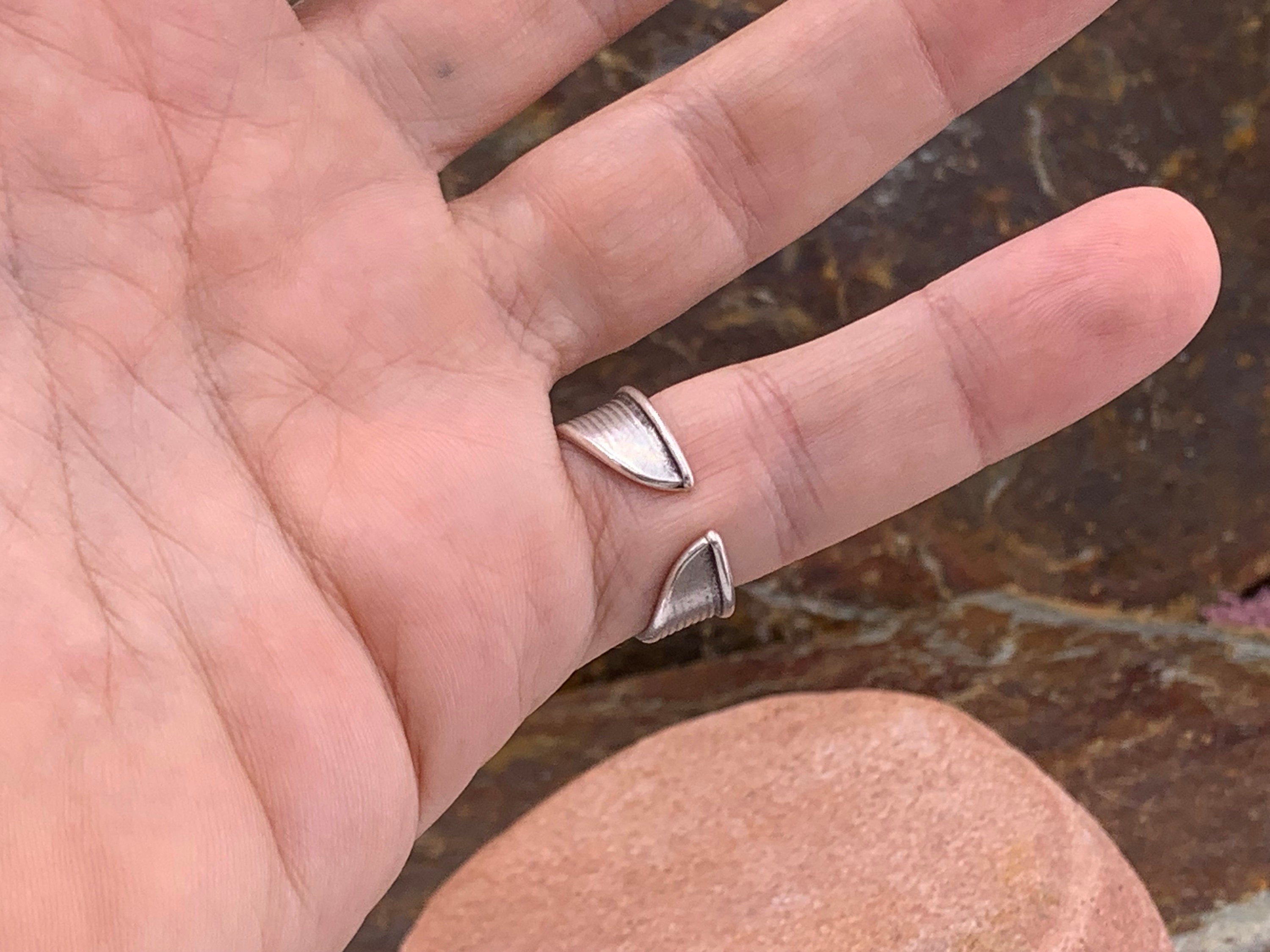 Silver unisex rock-style chunky ring engraved and open band