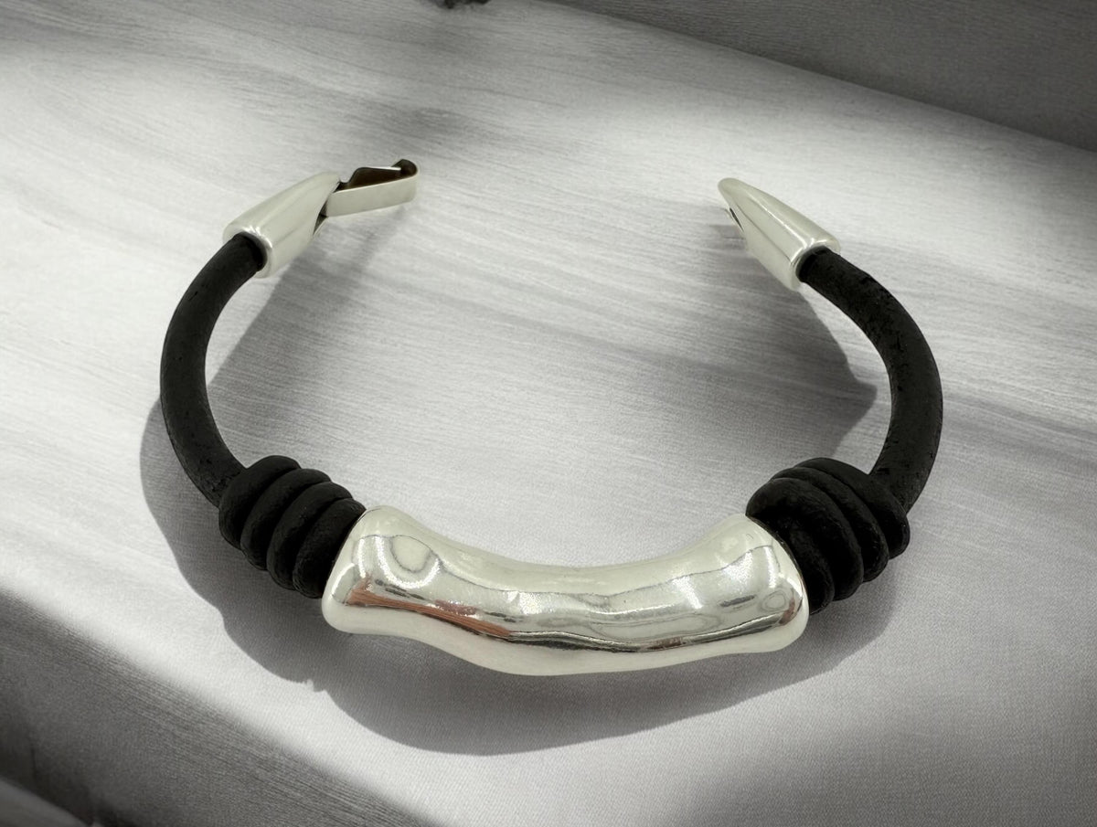 Bohemian unisex leather and silver bracelet for a Rock Style urban jewelry
