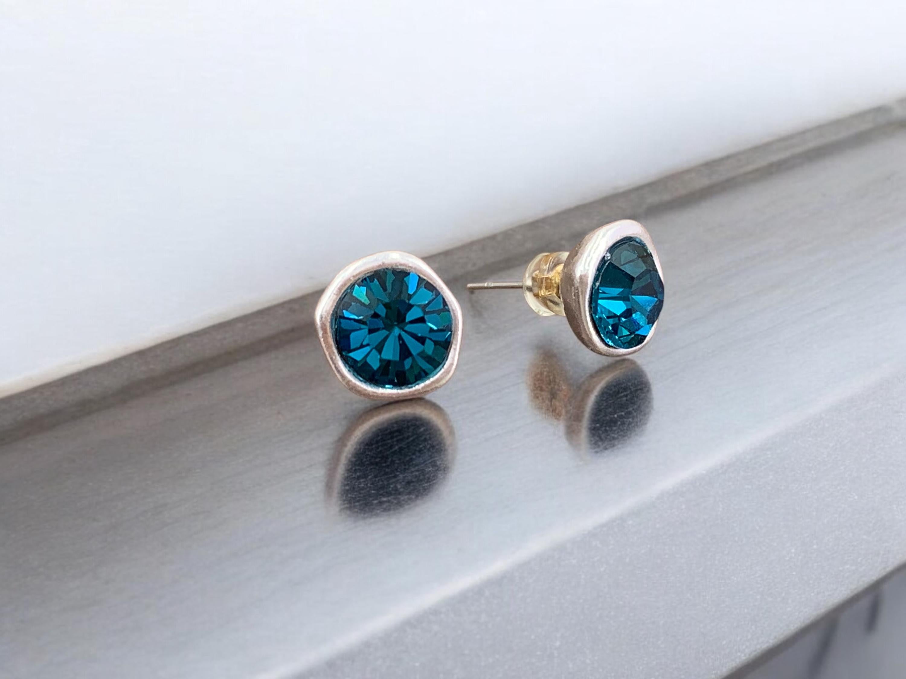 Swarovski Crystal sparkling Stud silver Earrings