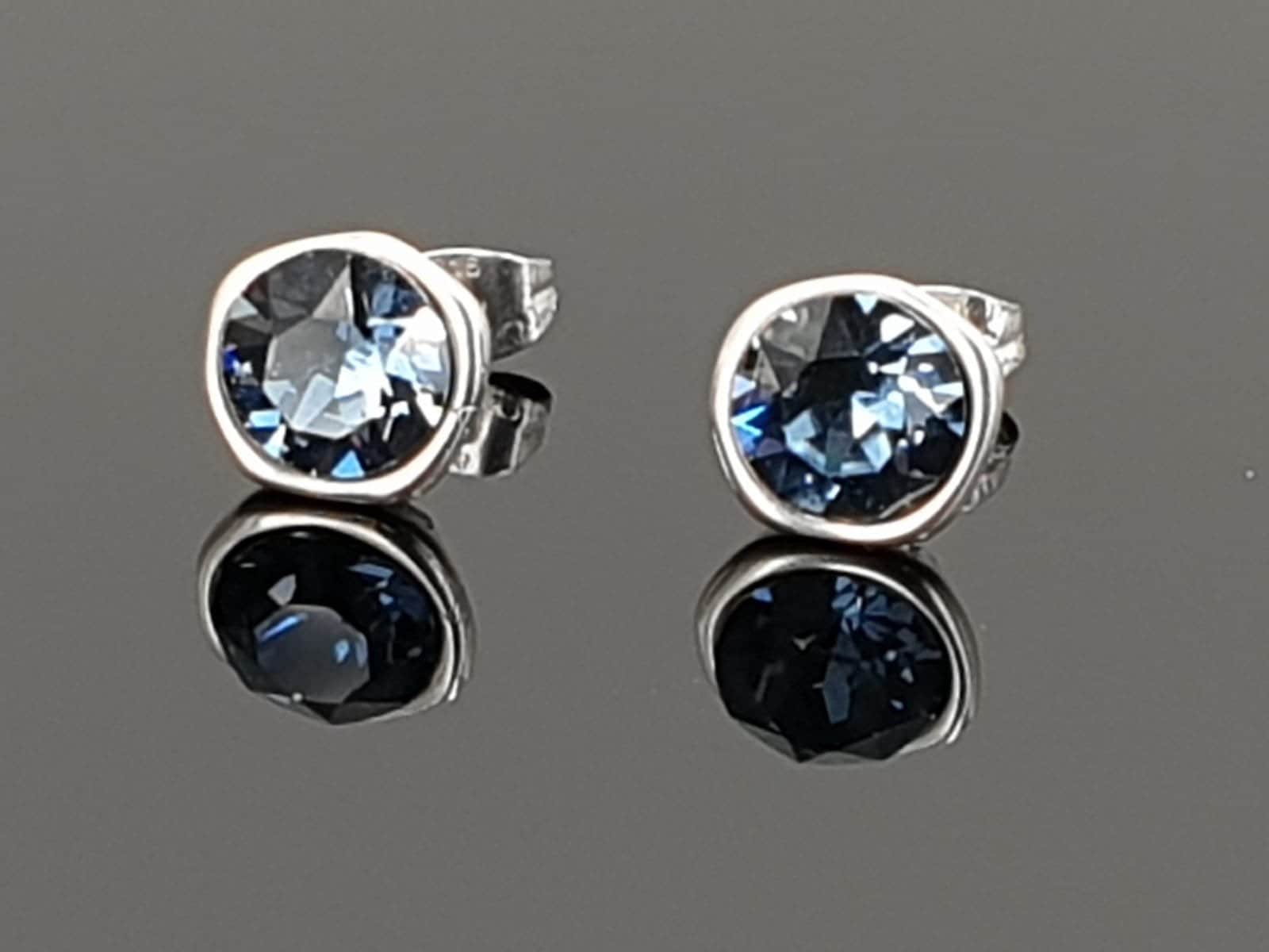 Swarovski Crystal sparkling Stud silver Earrings