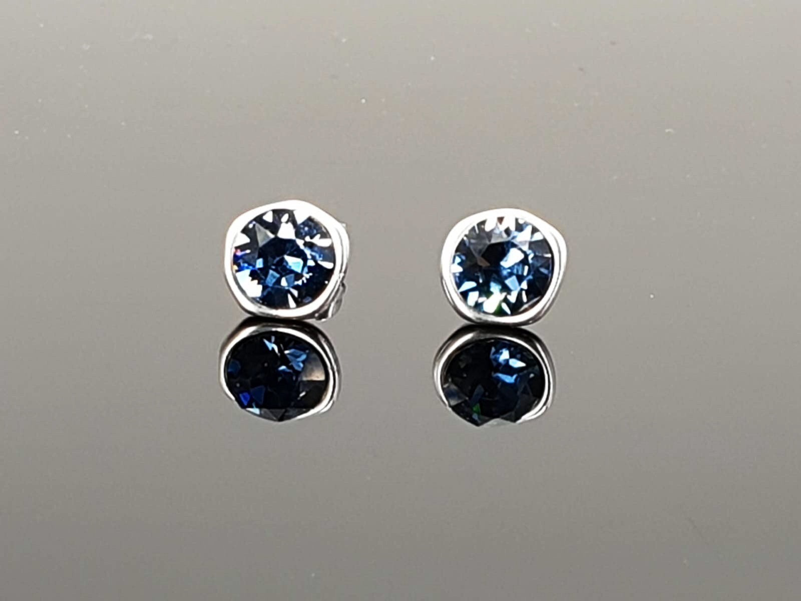 Swarovski Crystal sparkling Stud silver Earrings