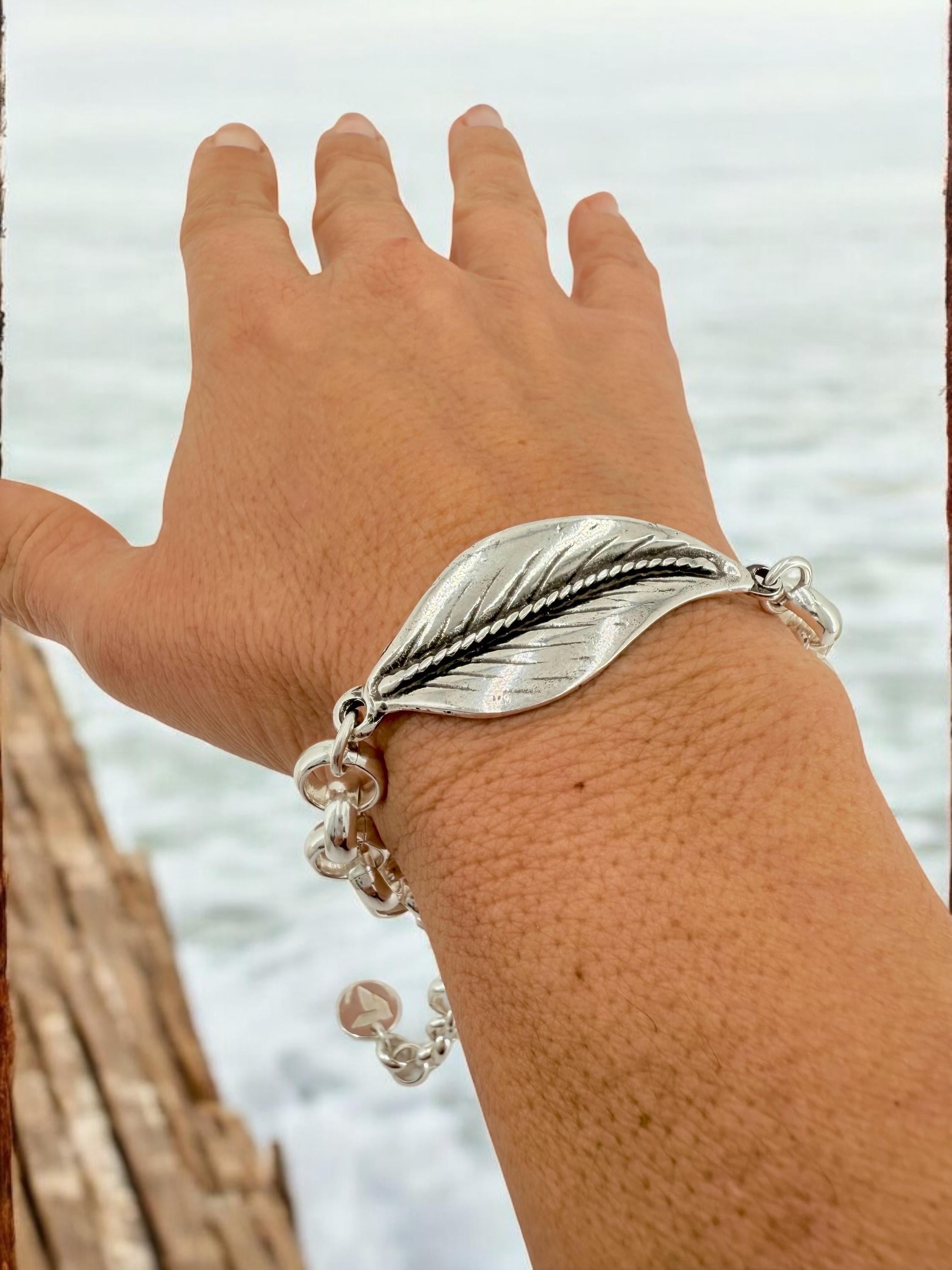 Chunky silver chain leaf shaped bracelet, bold link rolo bracelet, heavyweight chain bracelet, leaf bracelet, uno de 50 style, women’s gift