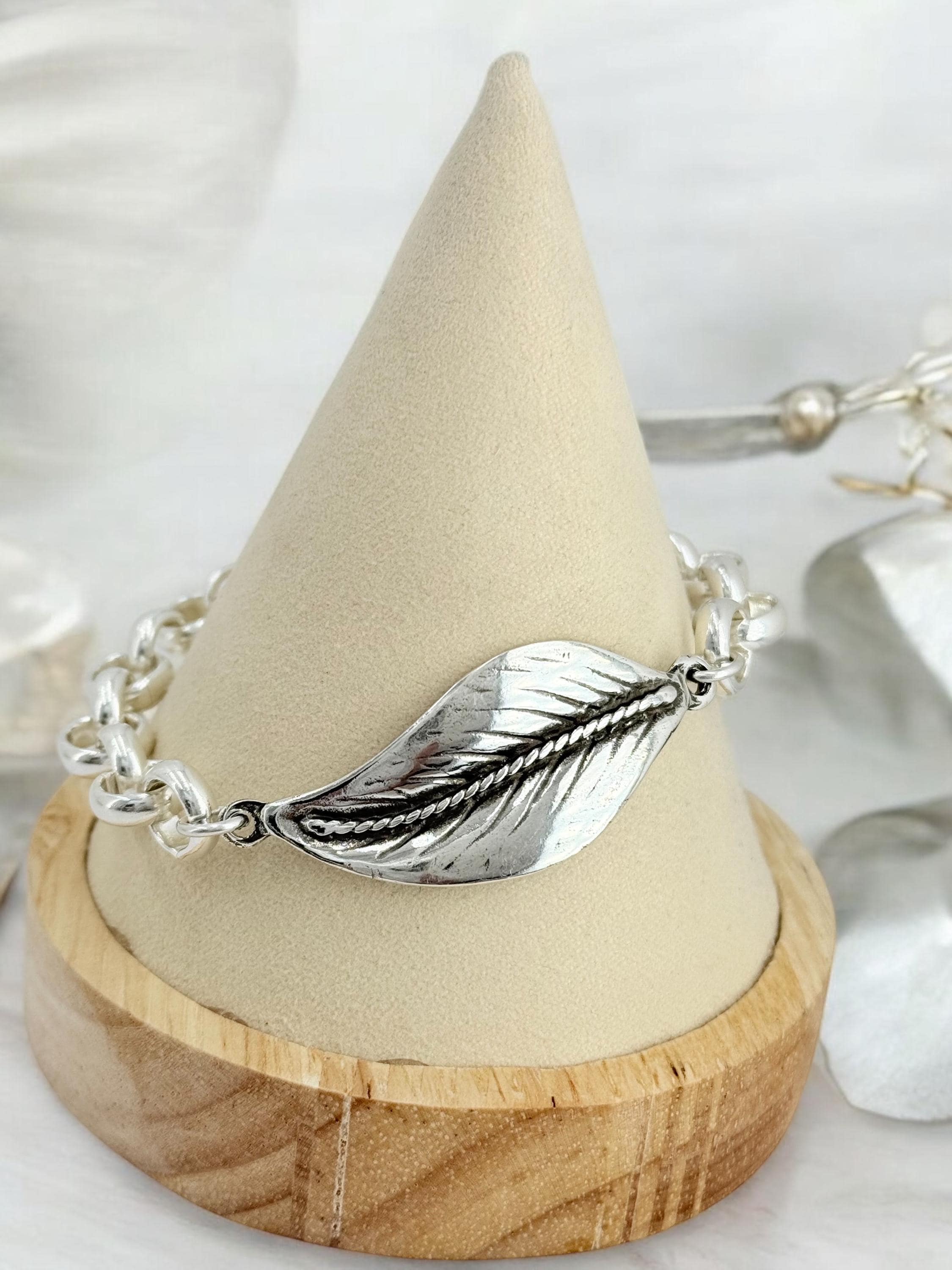 Chunky silver chain leaf shaped bracelet, bold link rolo bracelet, heavyweight chain bracelet, leaf bracelet, uno de 50 style, women’s gift