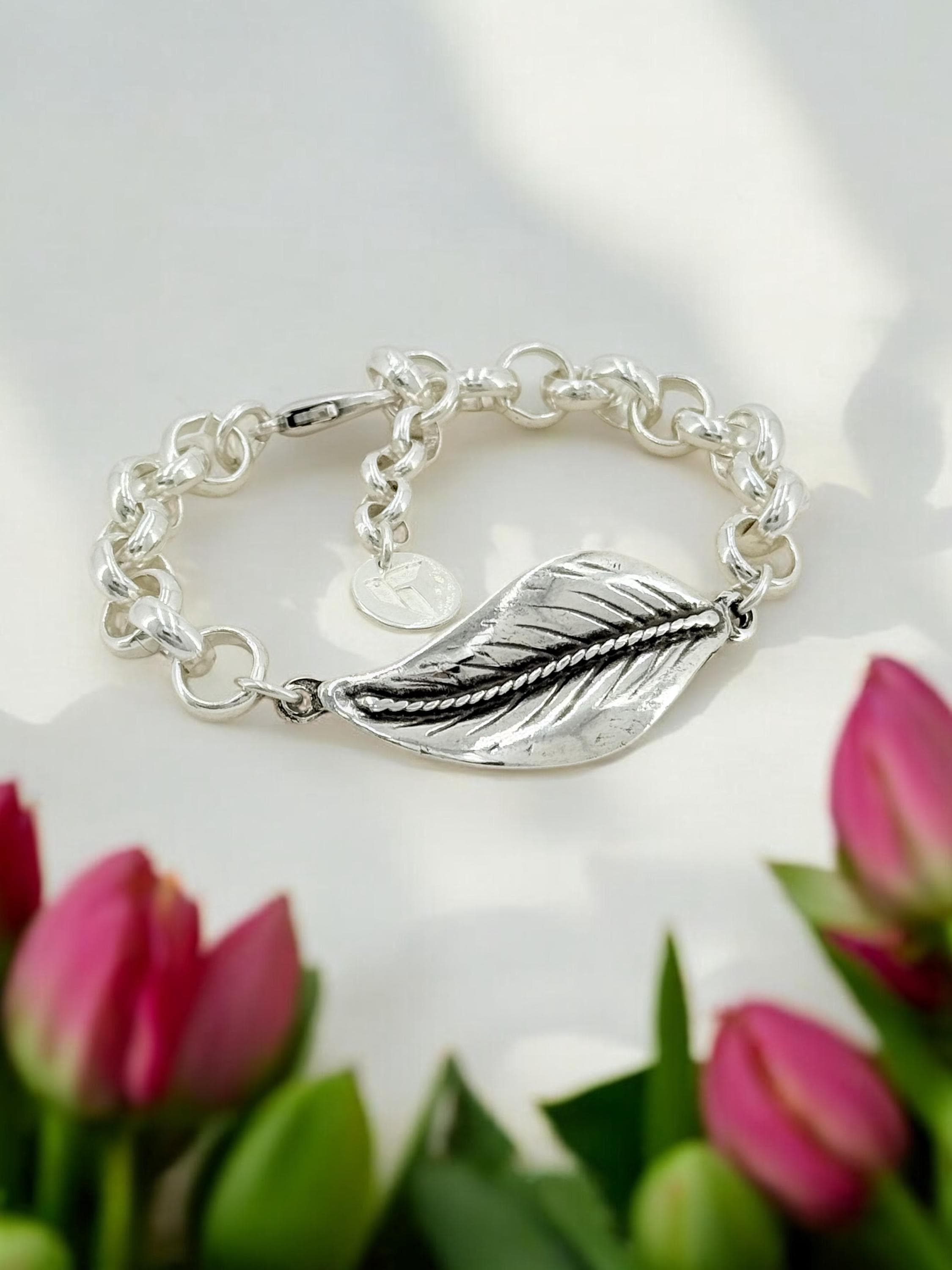 Chunky silver chain leaf shaped bracelet, bold link rolo bracelet, heavyweight chain bracelet, leaf bracelet, uno de 50 style, women’s gift