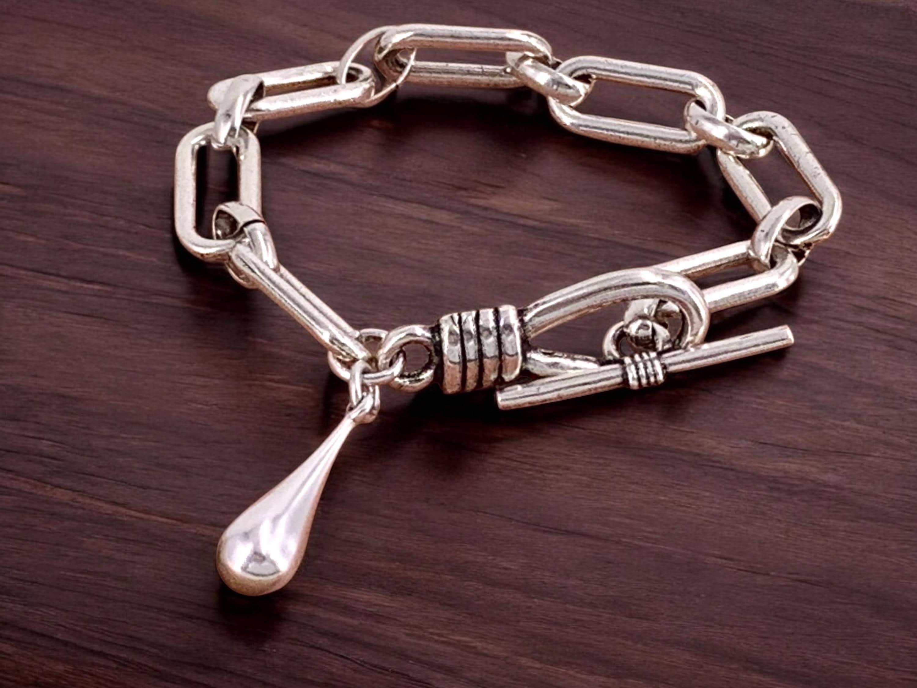 Chunky Silver Chain Bracelet with Pendulum Charm – Bold Large-Link Design with Toggle Clasp – Statement Jewelry - uno de 50 style